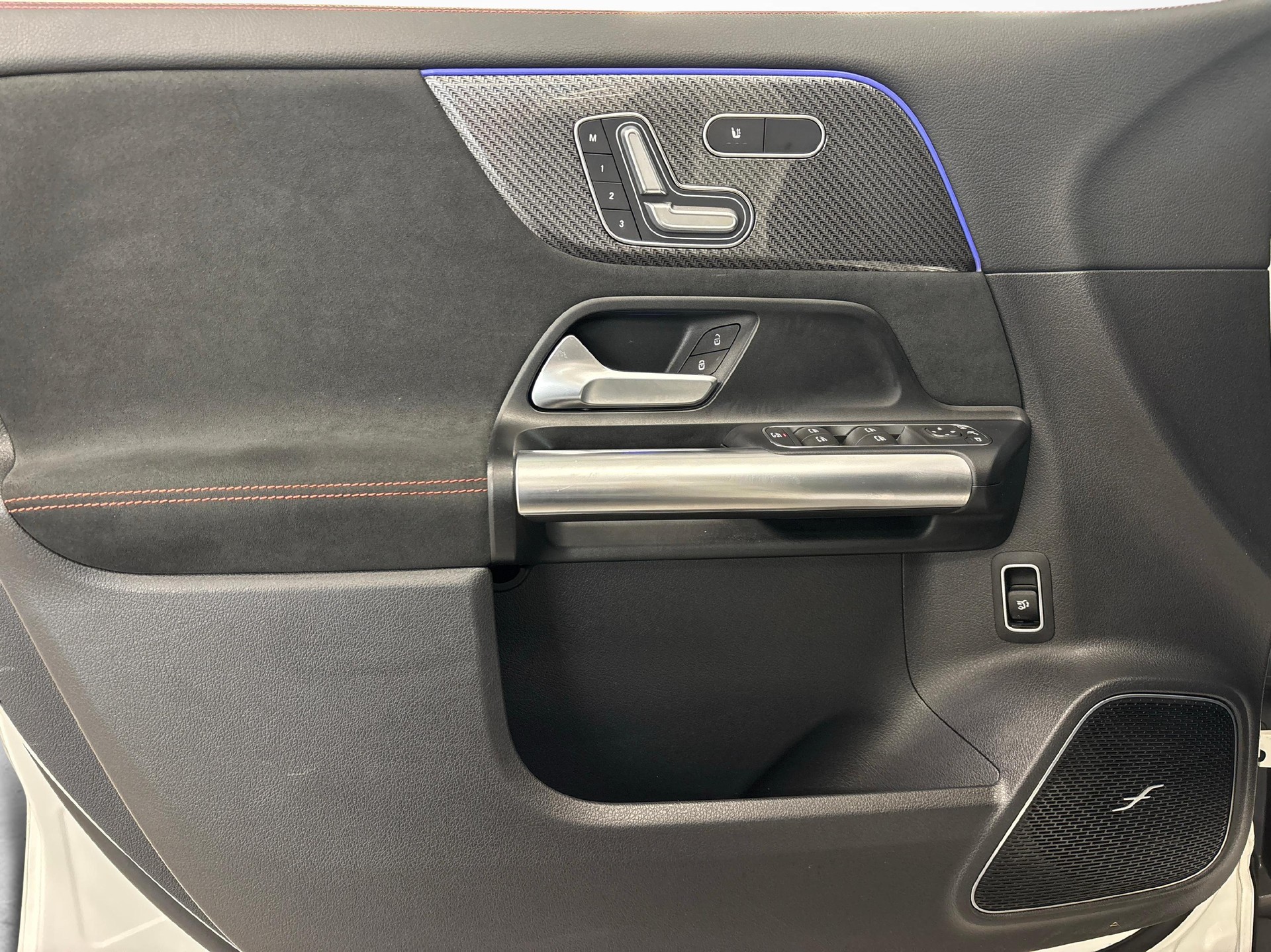 MERCEDES-BENZ GLA 250 AMG Line 4matic-image-15