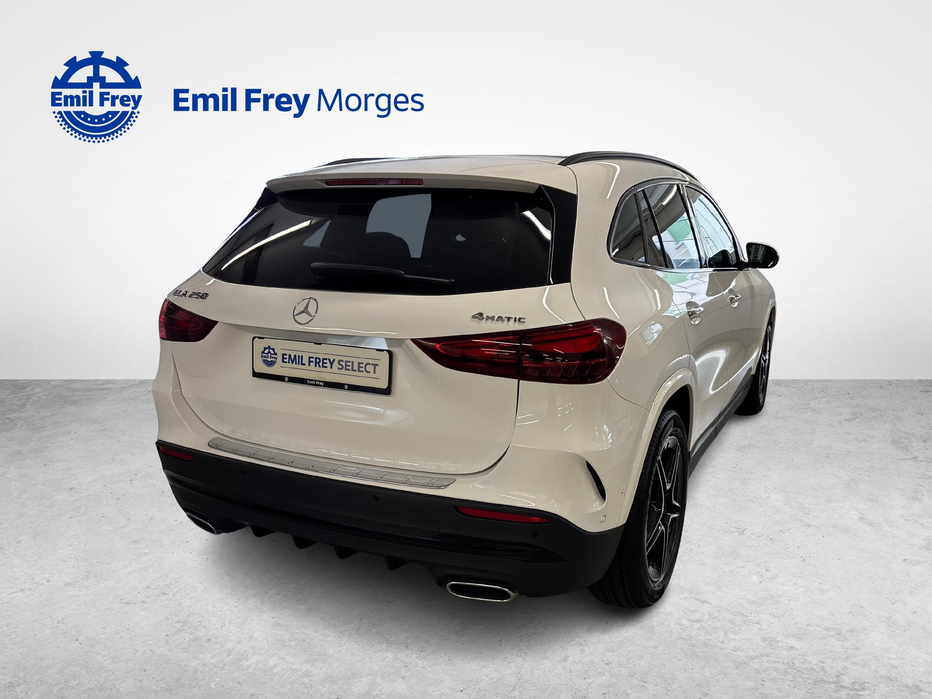 MERCEDES-BENZ GLA 250 AMG Line 4matic-image-2