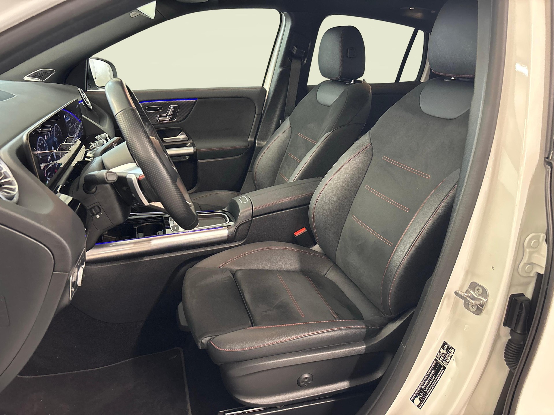 MERCEDES-BENZ GLA 250 AMG Line 4matic-image-8