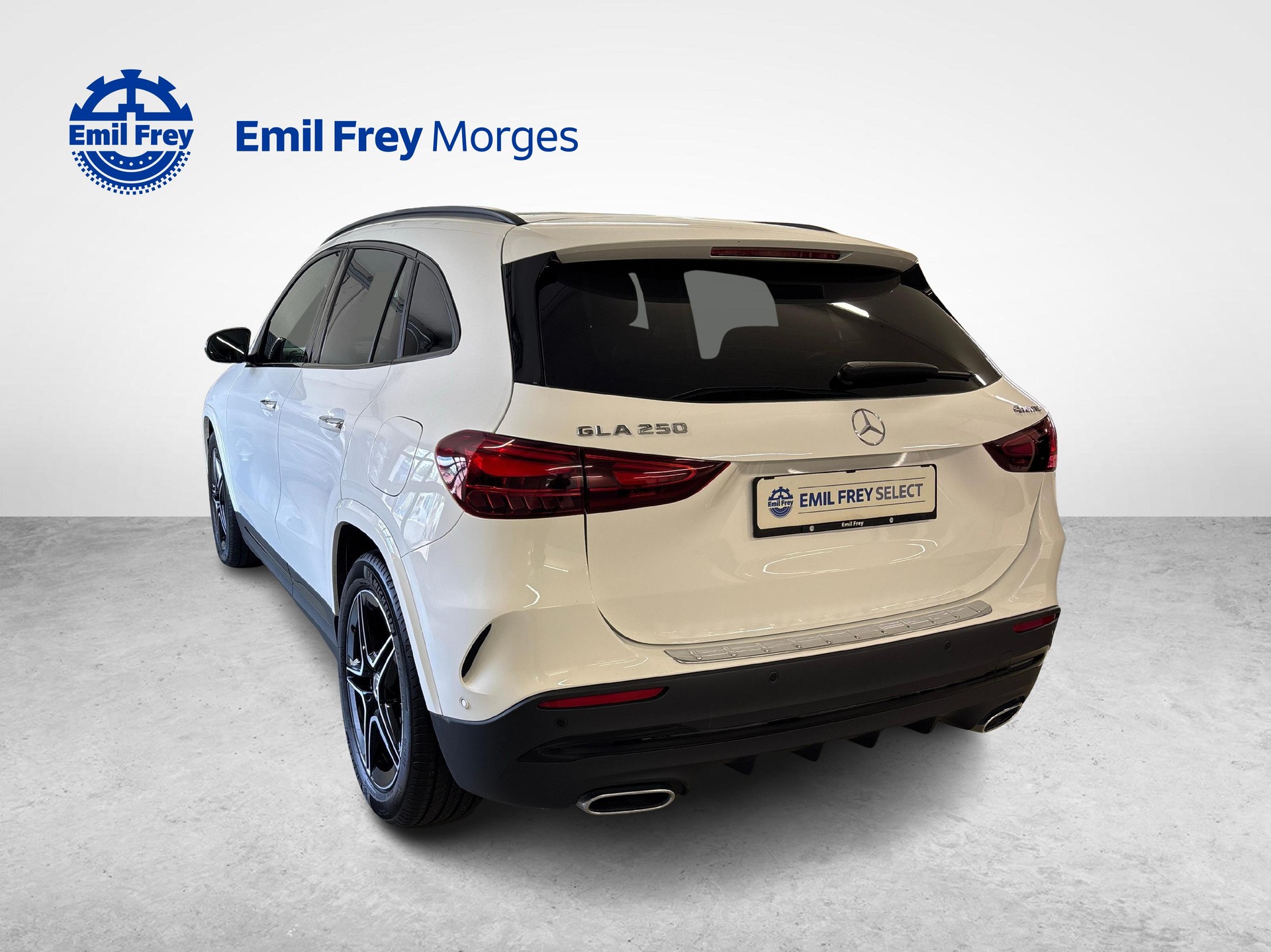 MERCEDES-BENZ GLA 250 AMG Line 4matic-image-2