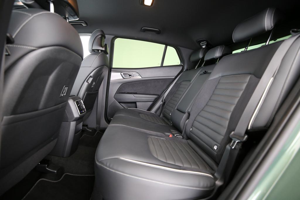 KIA Sportage 1.6 T-GDi Hybrid GT-Line-image-8