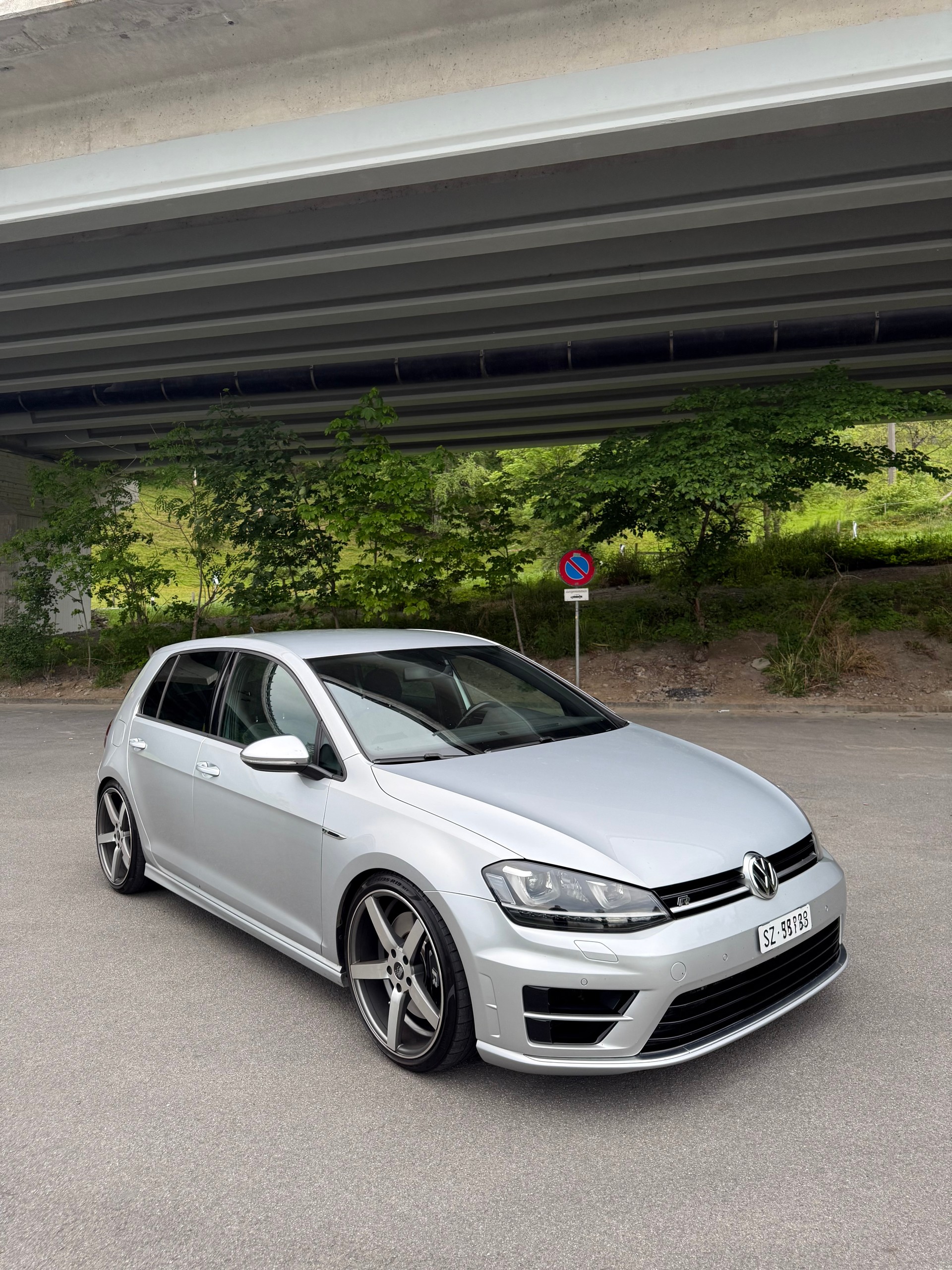 VW 2.0 TSI R DSG 4motion-image-0