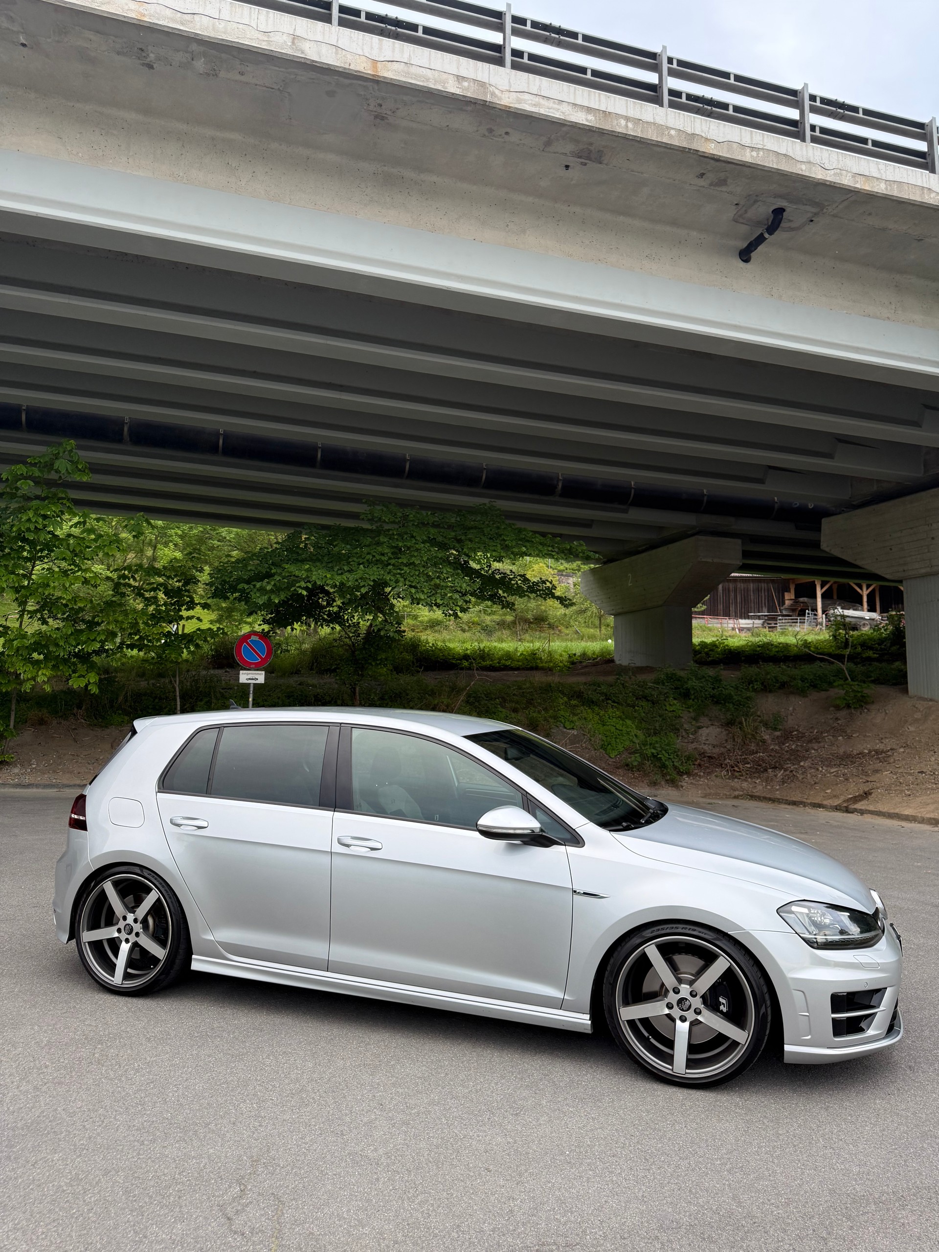VW 2.0 TSI R DSG 4motion-image-2