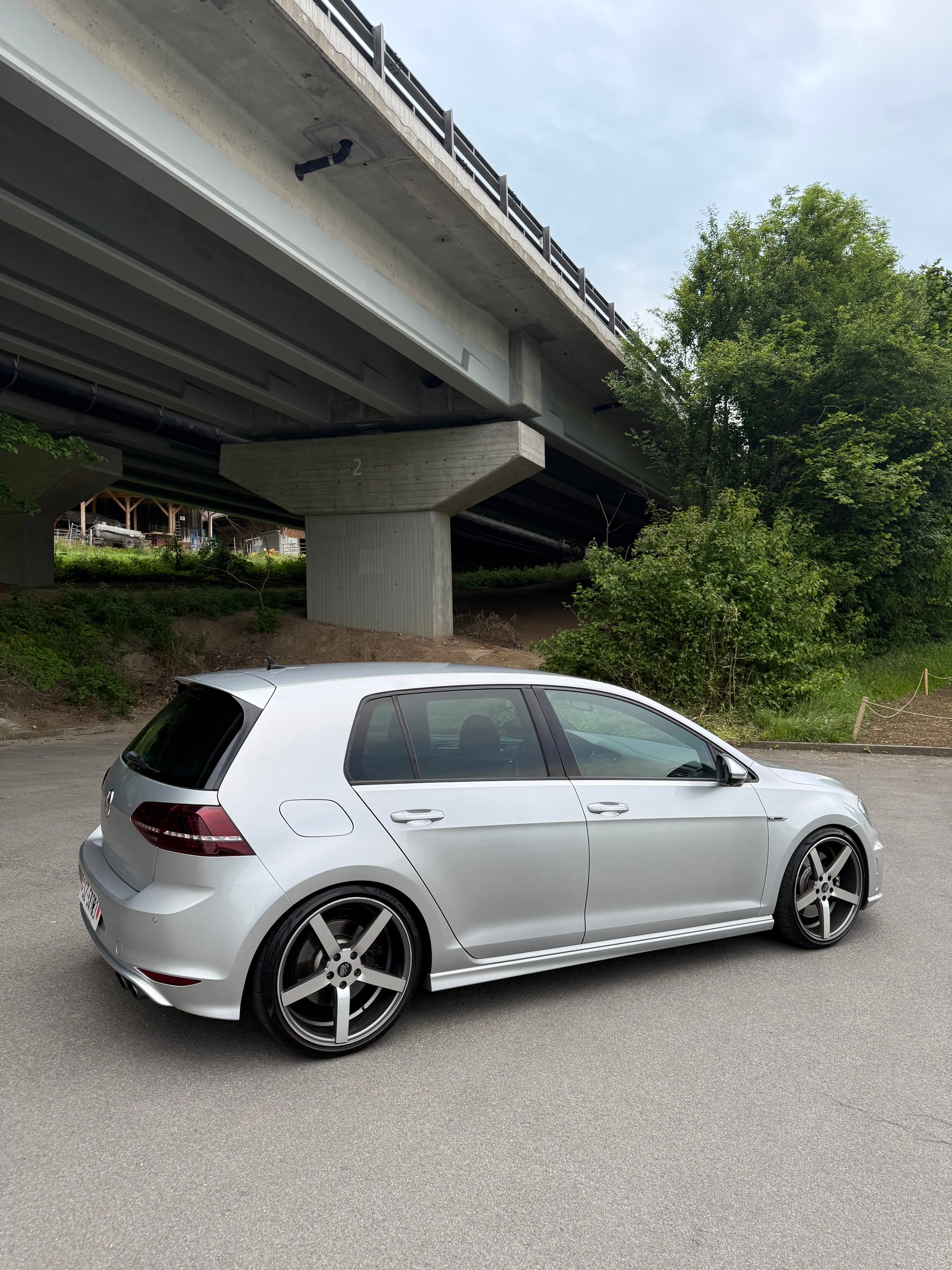 VW 2.0 TSI R DSG 4motion-image-1