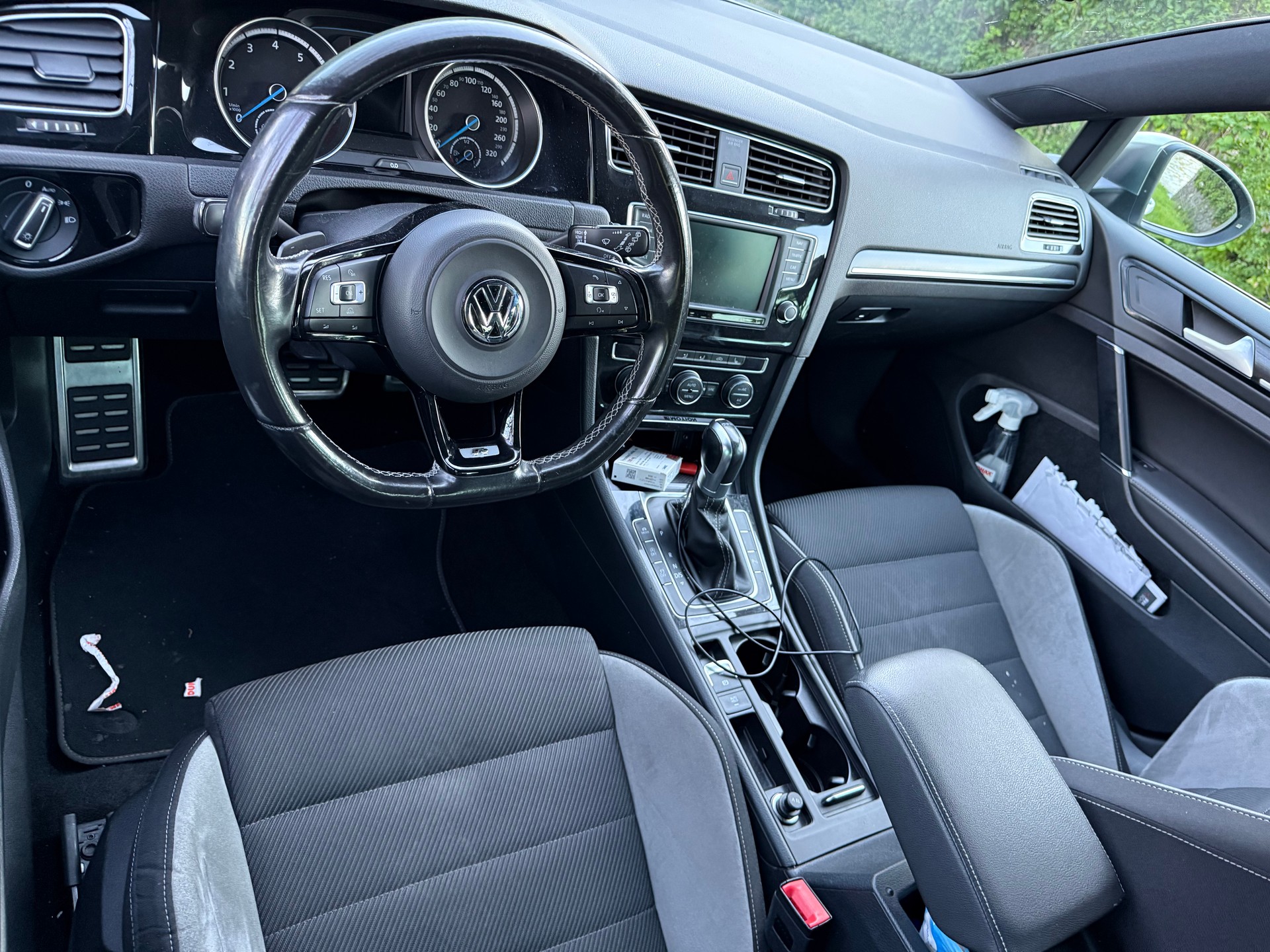 VW 2.0 TSI R DSG 4motion-image-5