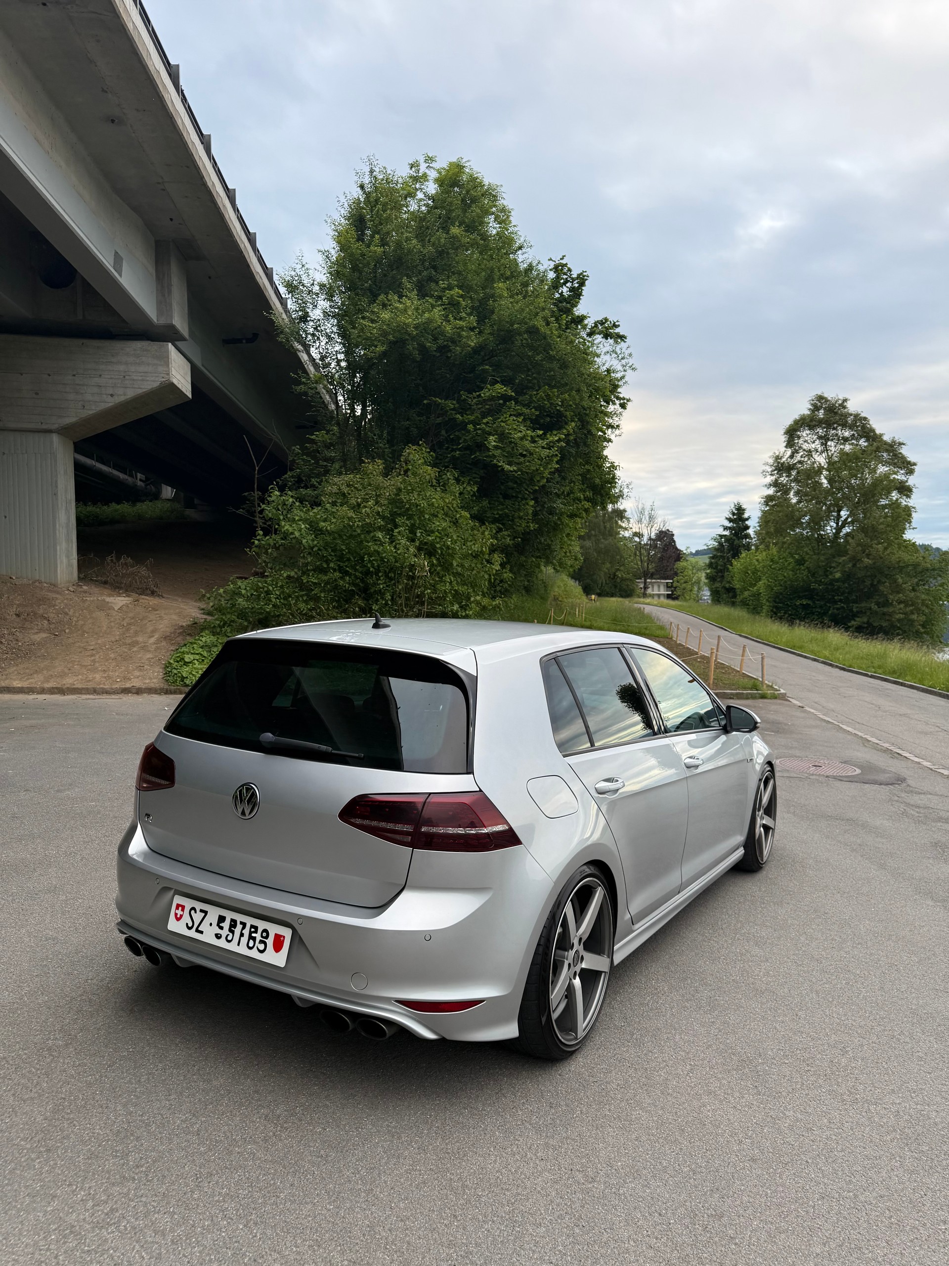 VW 2.0 TSI R DSG 4motion-image-3