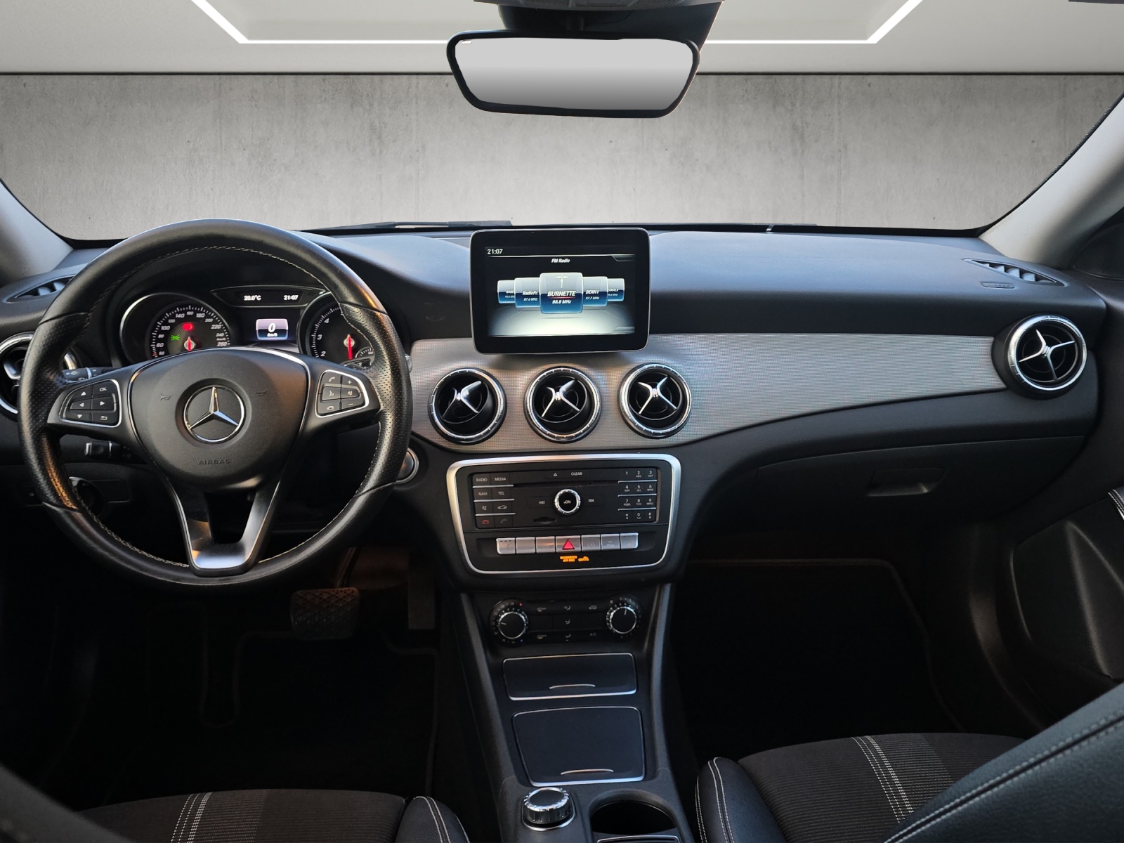 MERCEDES-BENZ CLA Shooting Brake 200 Night Star 7G-DCT-image-8