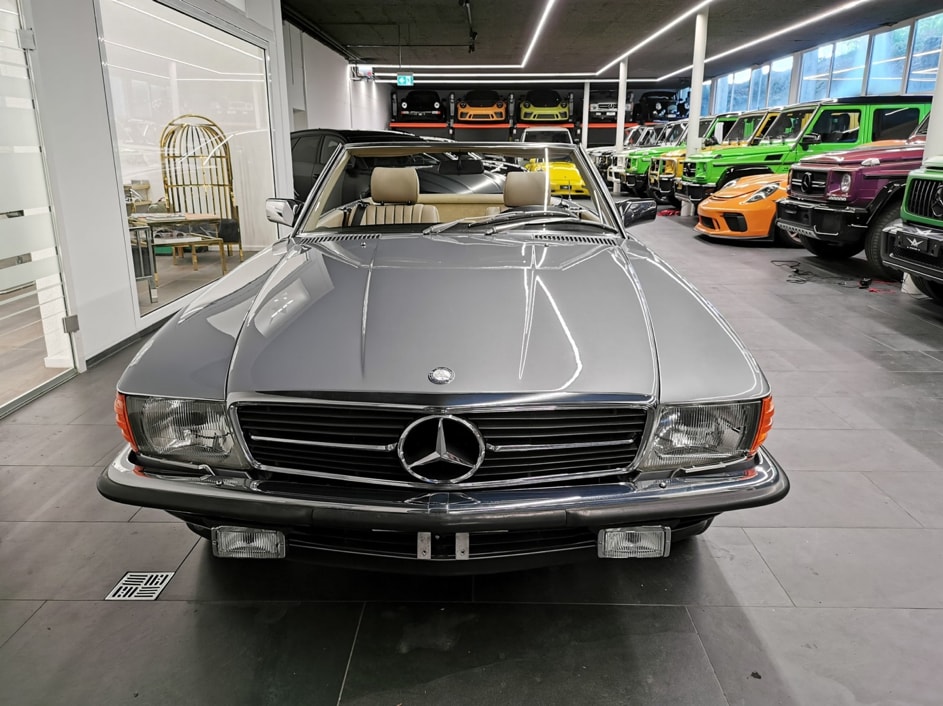 MERCEDES-BENZ SL 280 107 W107 VETERAN OLDTIMER NEUWERTIG 40'000 KM ORIGINAL! TRAUM HARDTOP WAGENFARBE AB MFK NEUES DACH NEUE REIFEN-image-5