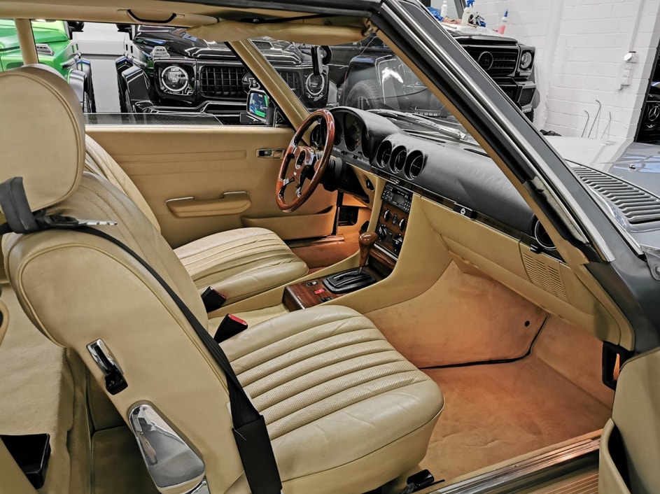 MERCEDES-BENZ SL 280 107 W107 VETERAN OLDTIMER NEUWERTIG 40'000 KM ORIGINAL! TRAUM HARDTOP WAGENFARBE AB MFK NEUES DACH NEUE REIFEN-image-3