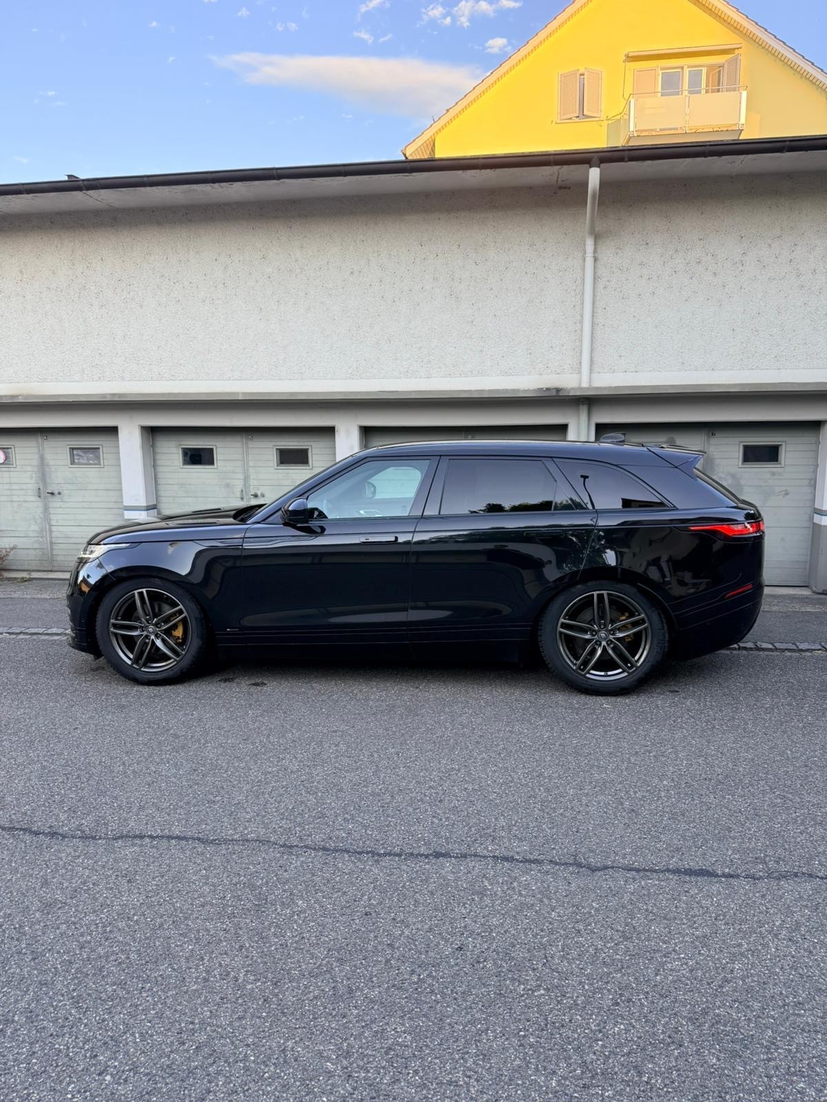 LAND ROVER Range Rover Velar R-Dynamic D 300 SE Automatic-image-5