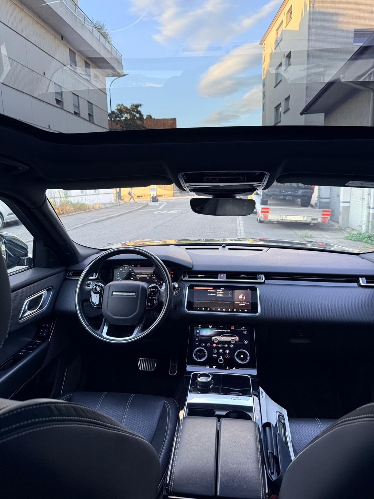 LAND ROVER Range Rover Velar R-Dynamic D 300 SE Automatic-image-13