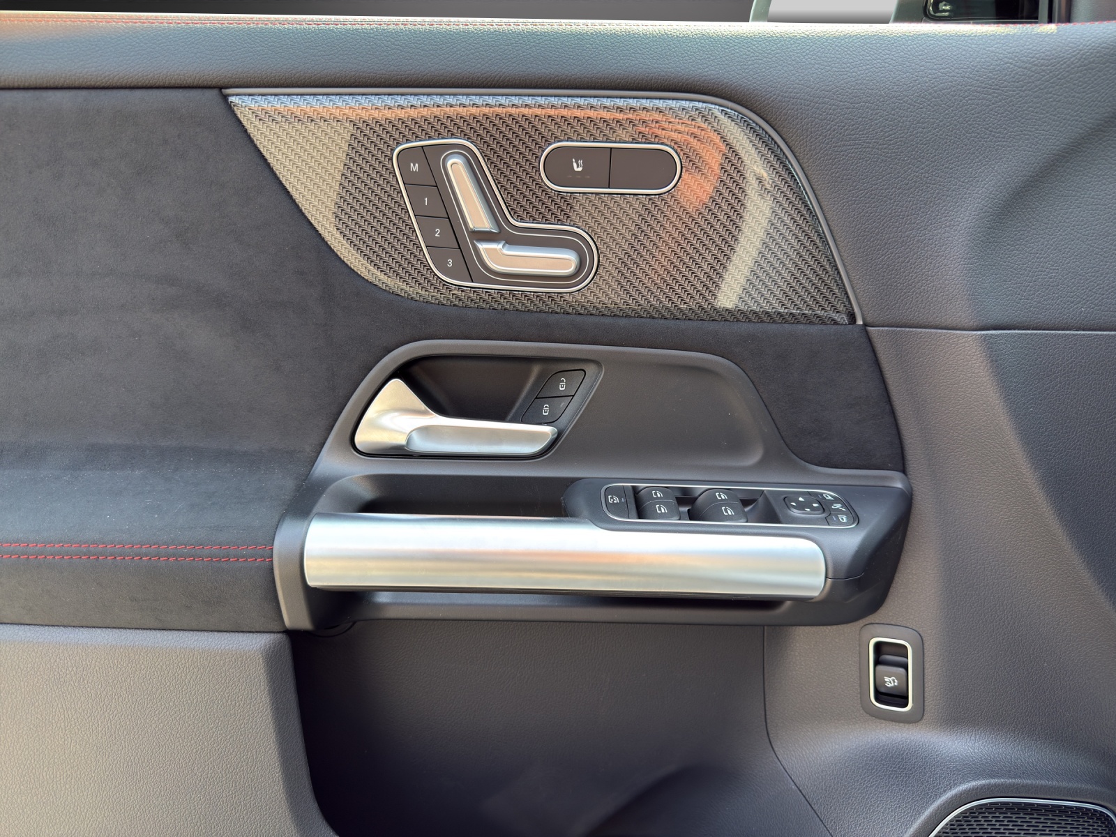 MERCEDES-BENZ GLA AMG 35 4Matic 8G-DCT-image-12