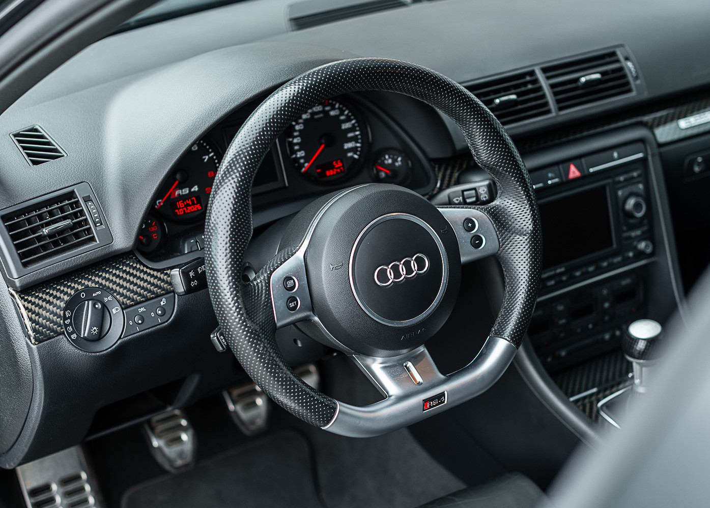 AUDI RS4 Avant 4.2 V8 quattro-image-9
