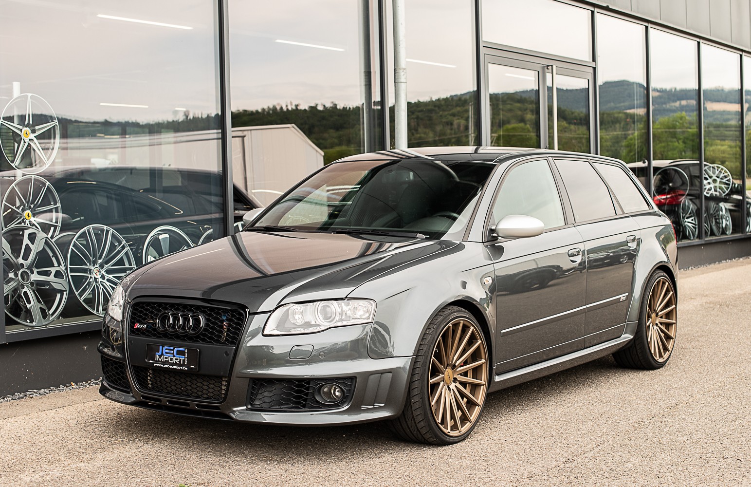 AUDI RS4 Avant 4.2 V8 quattro-image-1