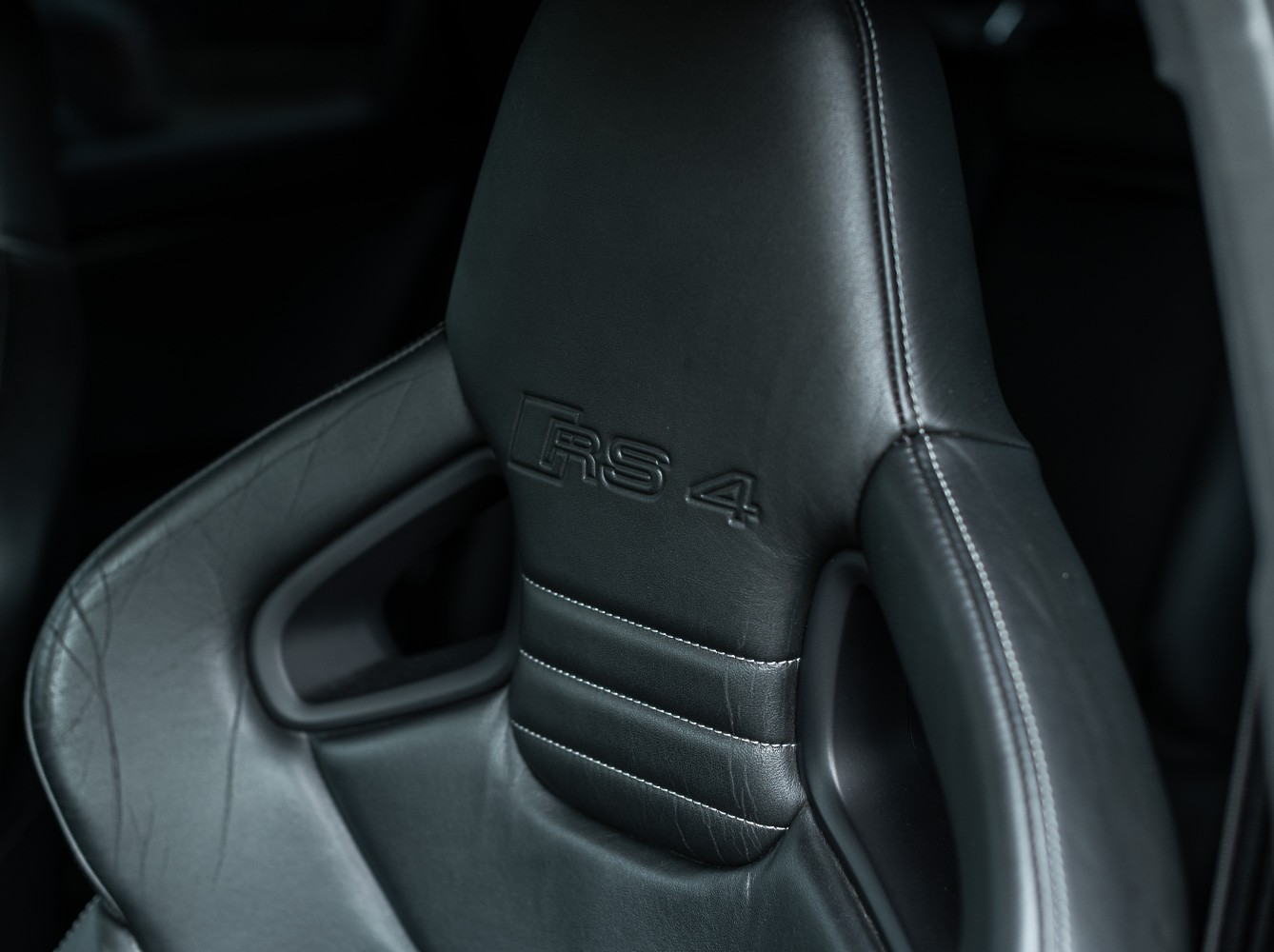 AUDI RS4 Avant 4.2 V8 quattro-image-10