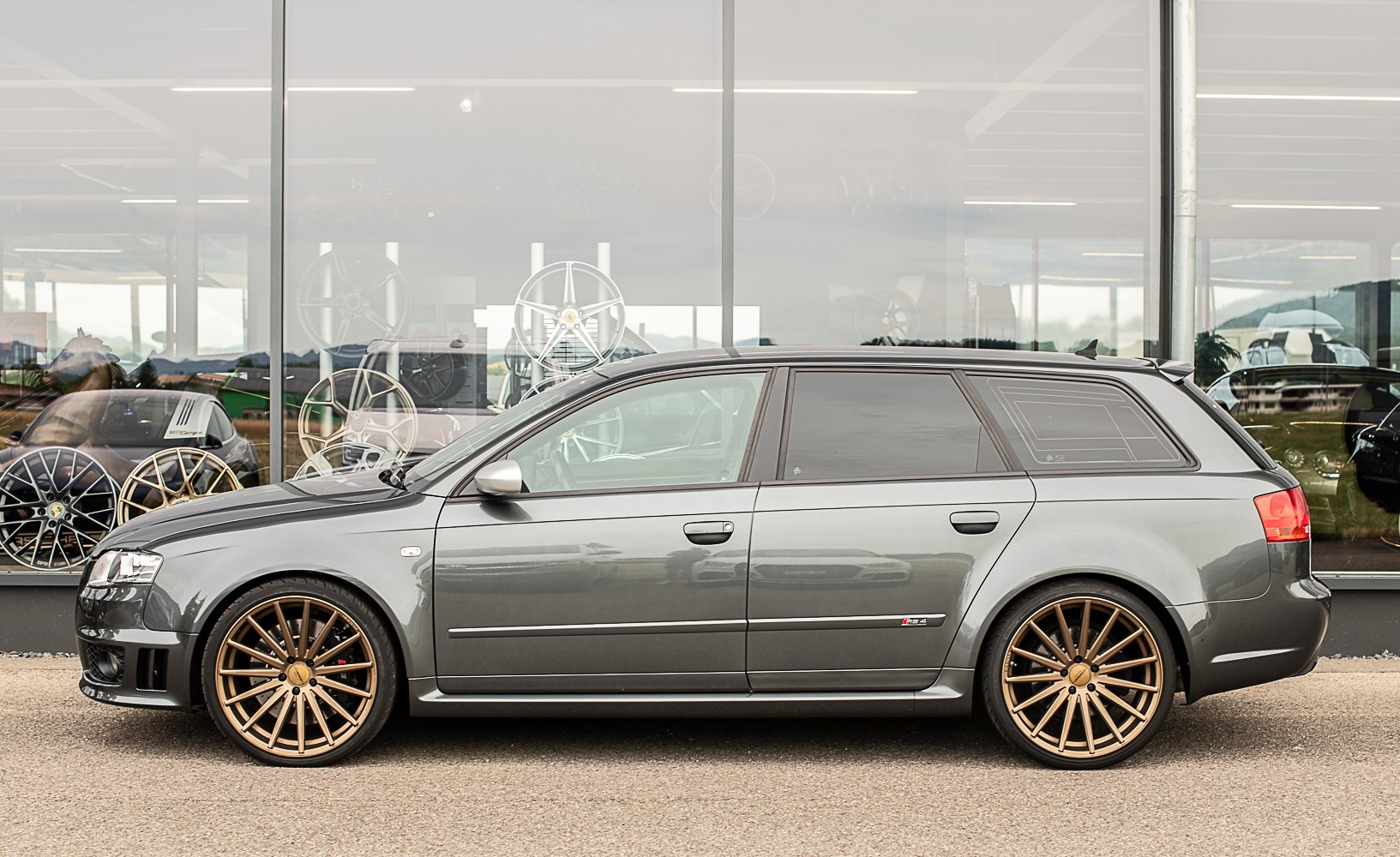 AUDI RS4 Avant 4.2 V8 quattro-image-0