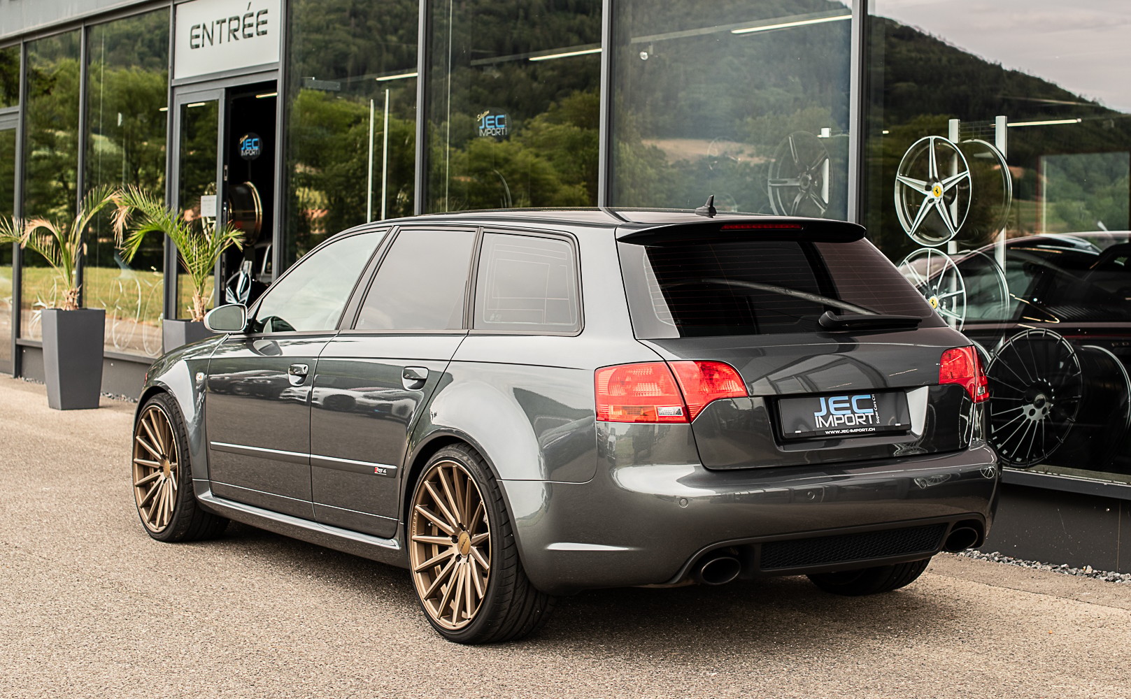 AUDI RS4 Avant 4.2 V8 quattro-image-3