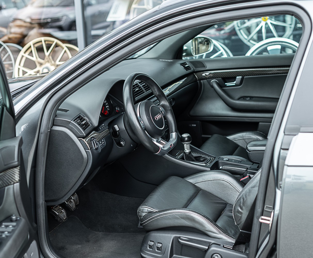 AUDI RS4 Avant 4.2 V8 quattro-image-8