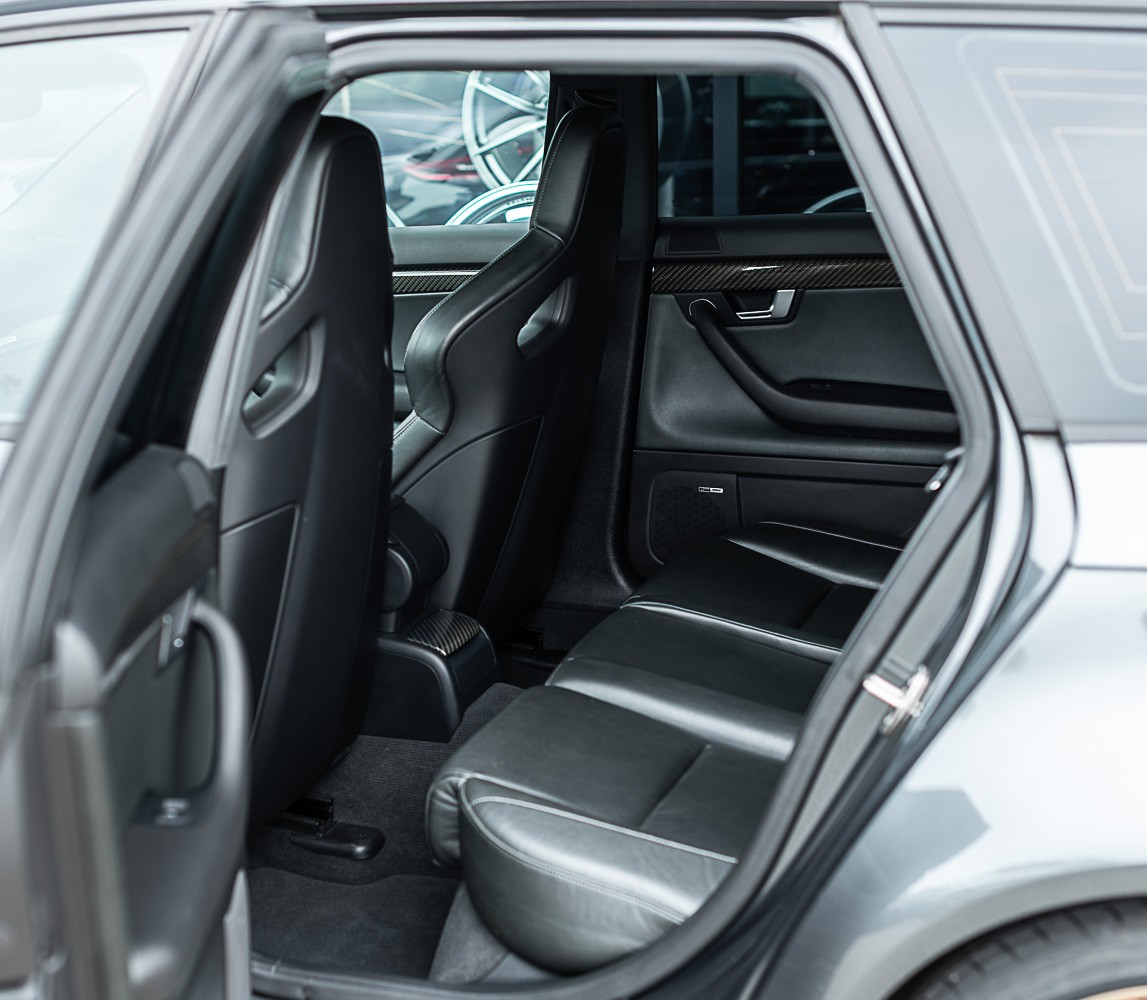 AUDI RS4 Avant 4.2 V8 quattro-image-7