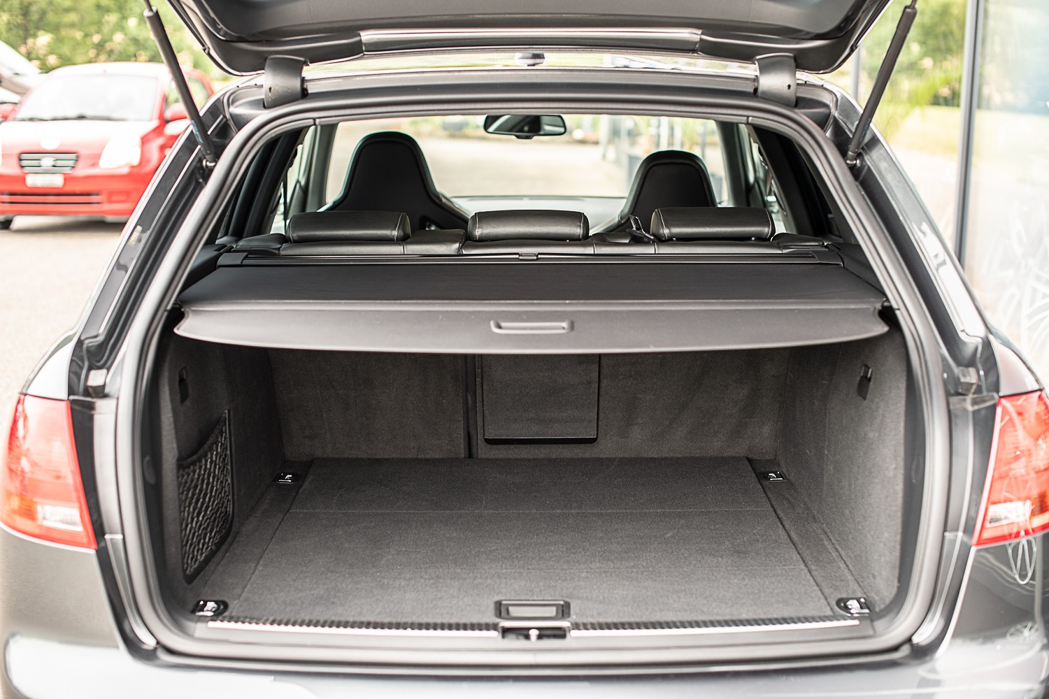 AUDI RS4 Avant 4.2 V8 quattro-image-5