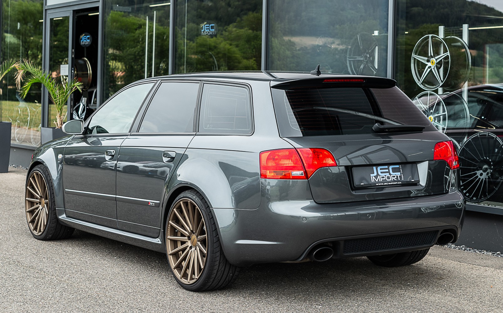 AUDI RS4 Avant 4.2 V8 quattro-showroom-element-3