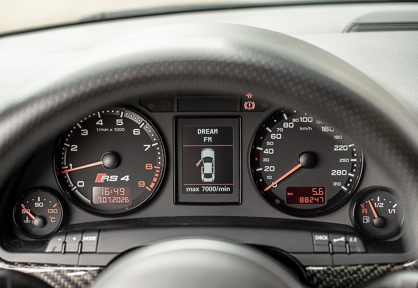 AUDI RS4 Avant 4.2 V8 quattro-image-17