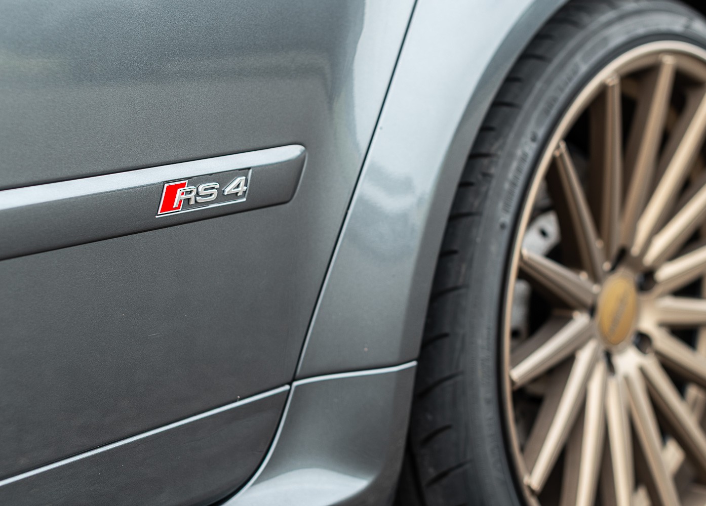 AUDI RS4 Avant 4.2 V8 quattro-image-6