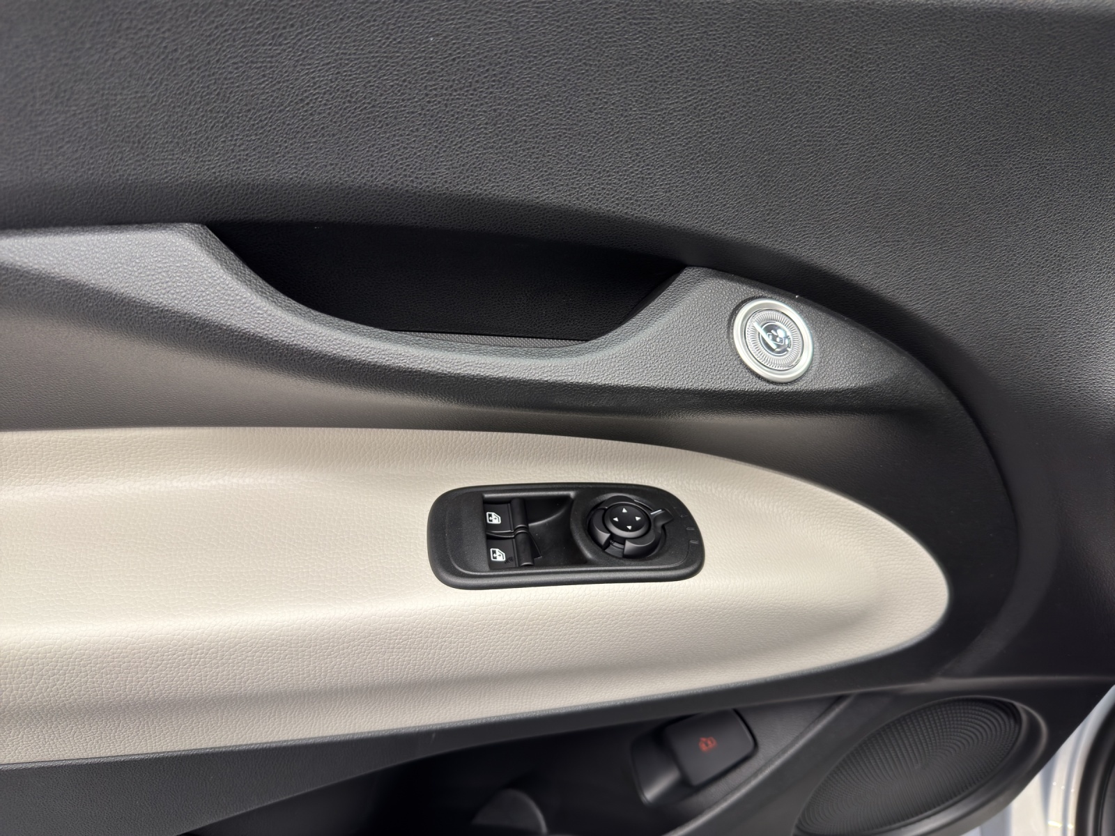 FIAT 500 1.0 Hybrid La Prima-image-11