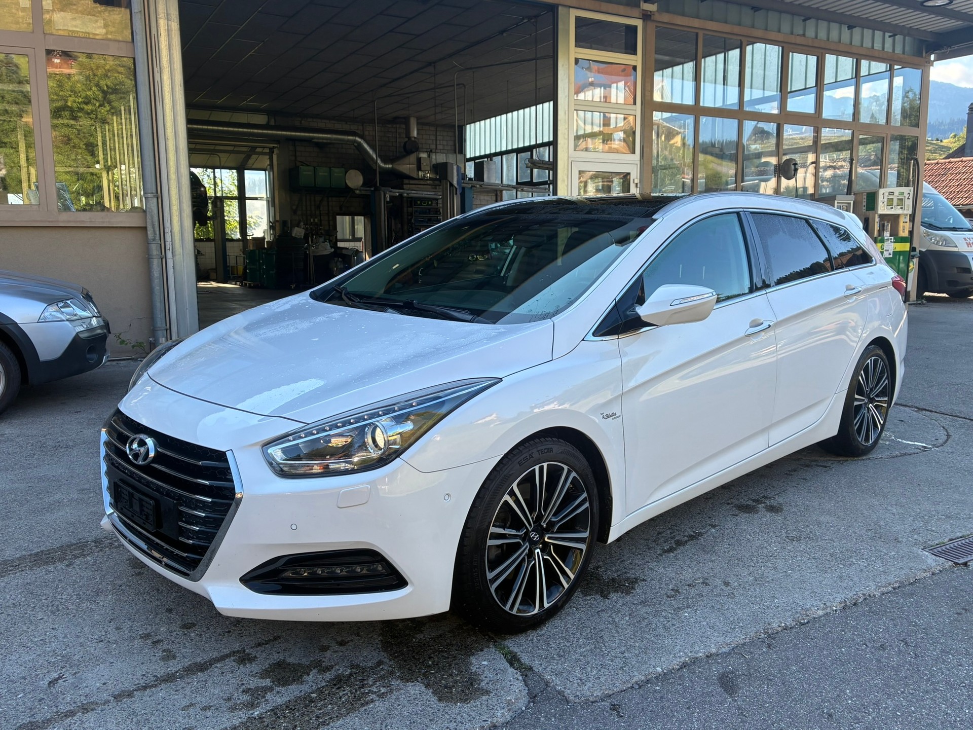 HYUNDAI i40 Wagon 1.7 CRDI Vertex Automatic-image-0