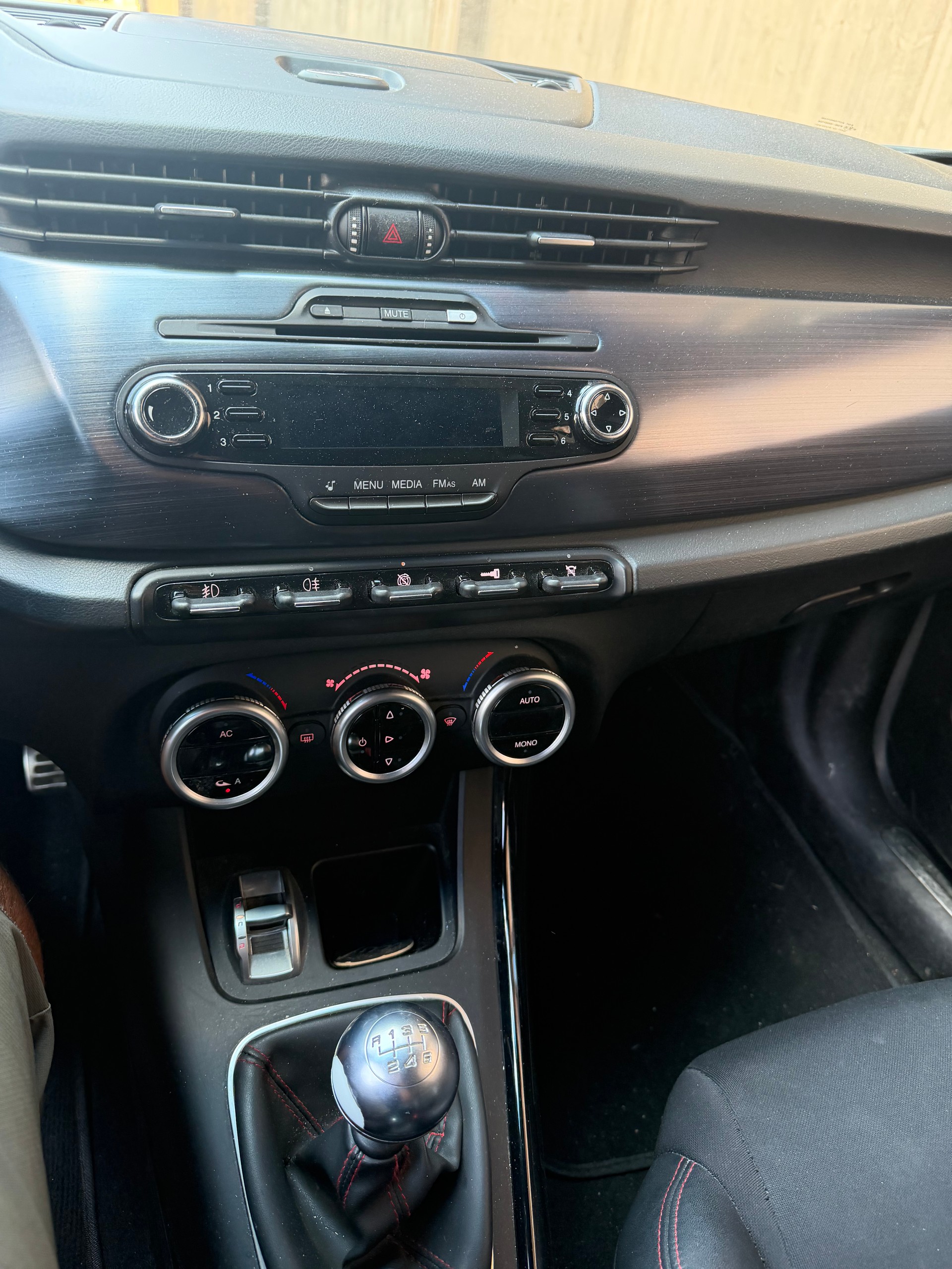 ALFA ROMEO Giulietta 2.0 JTDM Distinctive-image-7