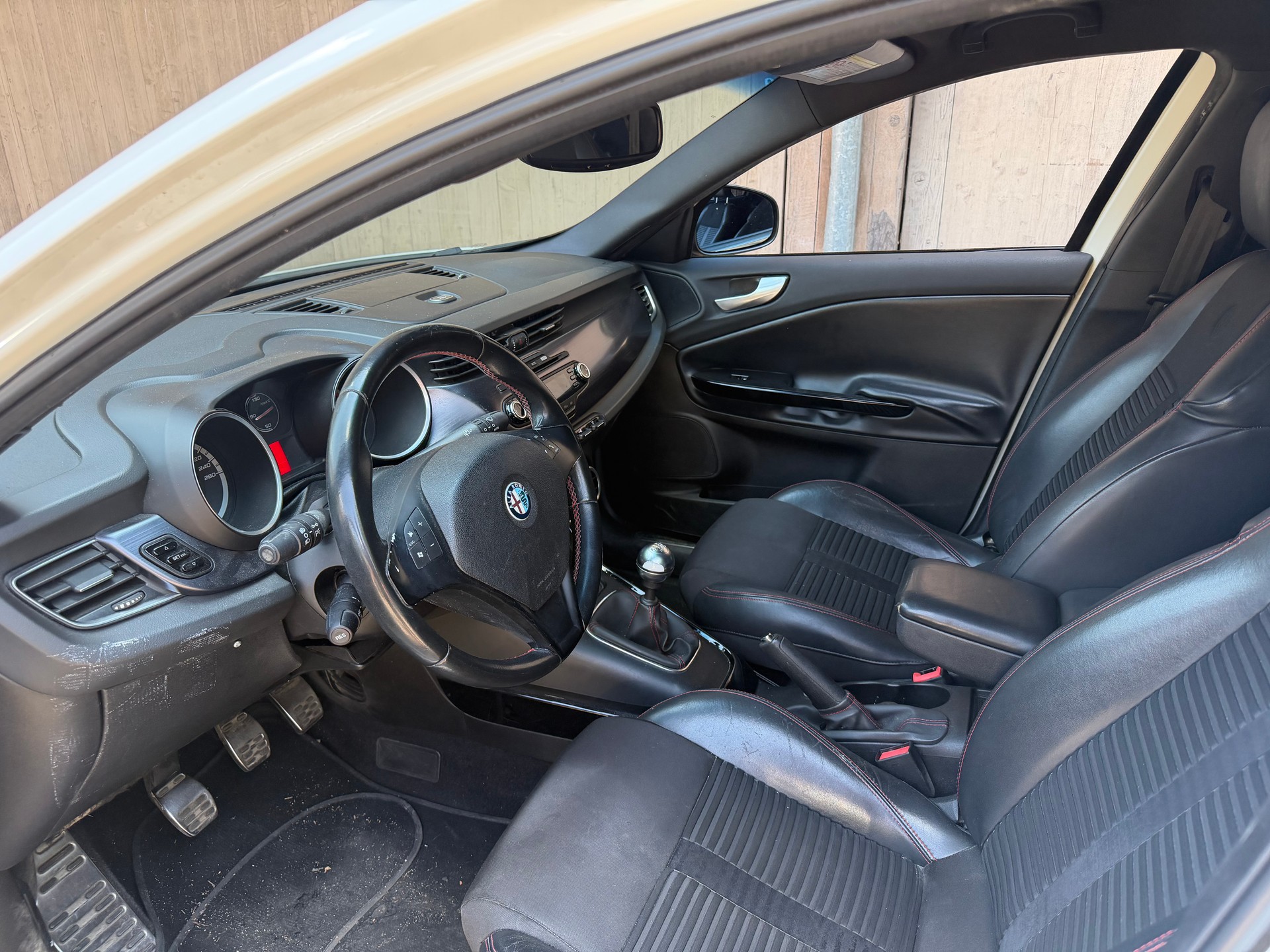 ALFA ROMEO Giulietta 2.0 JTDM Distinctive-image-5