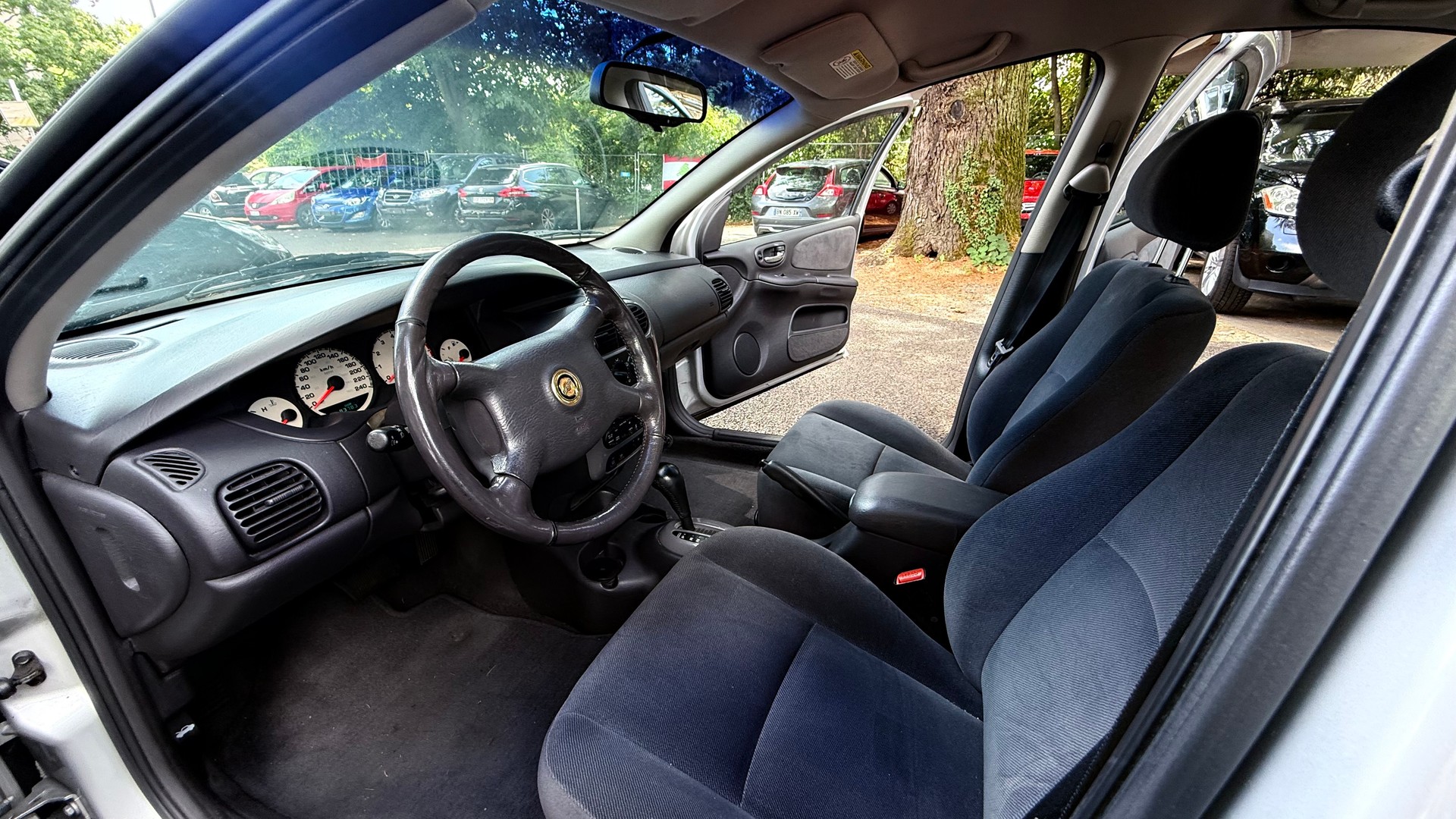 CHRYSLER Neon 2.0 LE-image-9