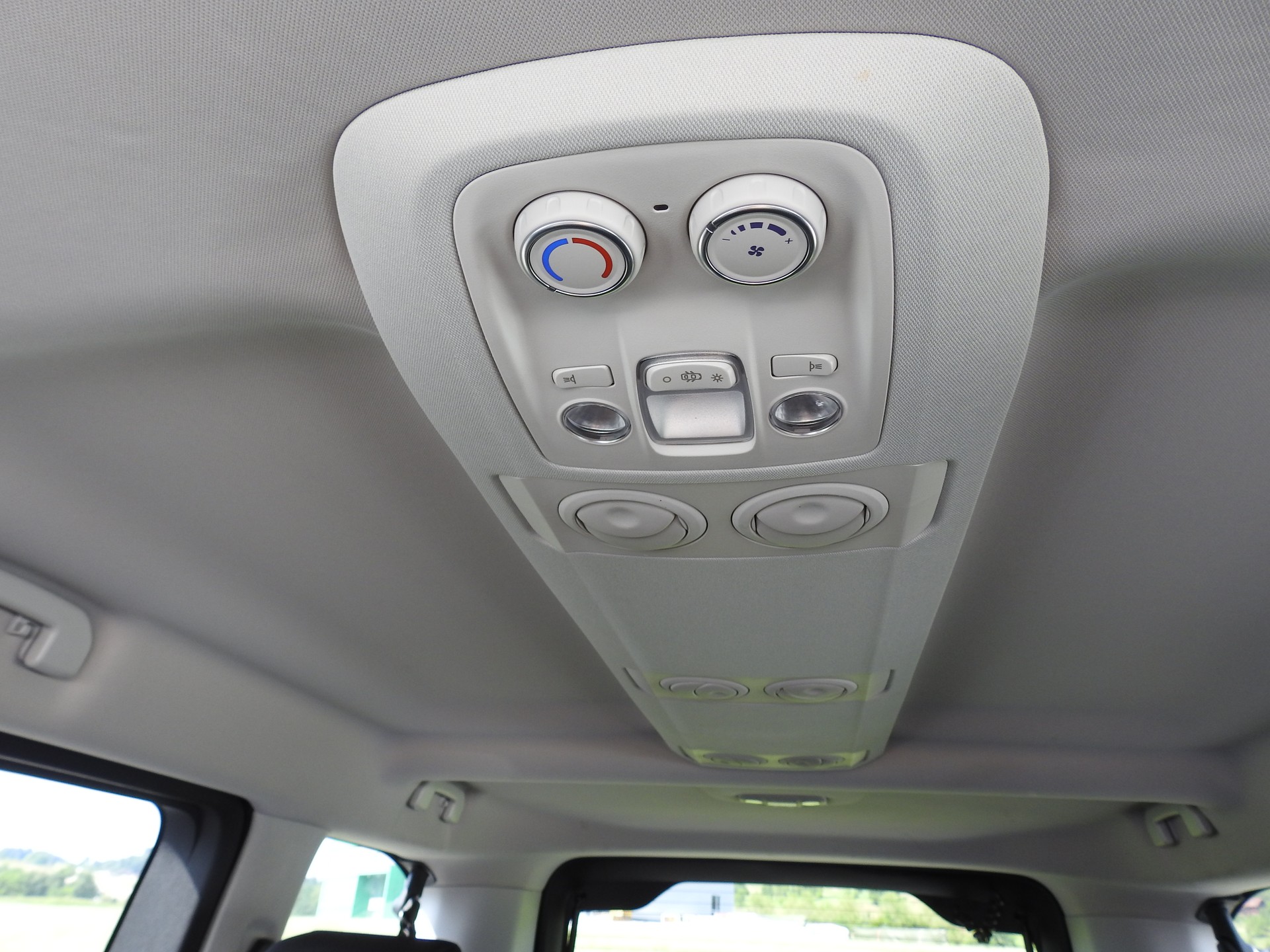TOYOTA Proace Verso 2.0 D-4D Family L1 Automatic-image-26