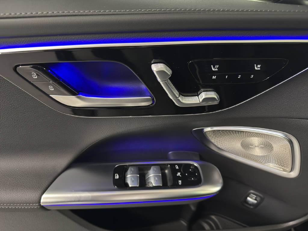 MERCEDES-BENZ C 300 de AMG Line 4Matic T-Modell-image-5
