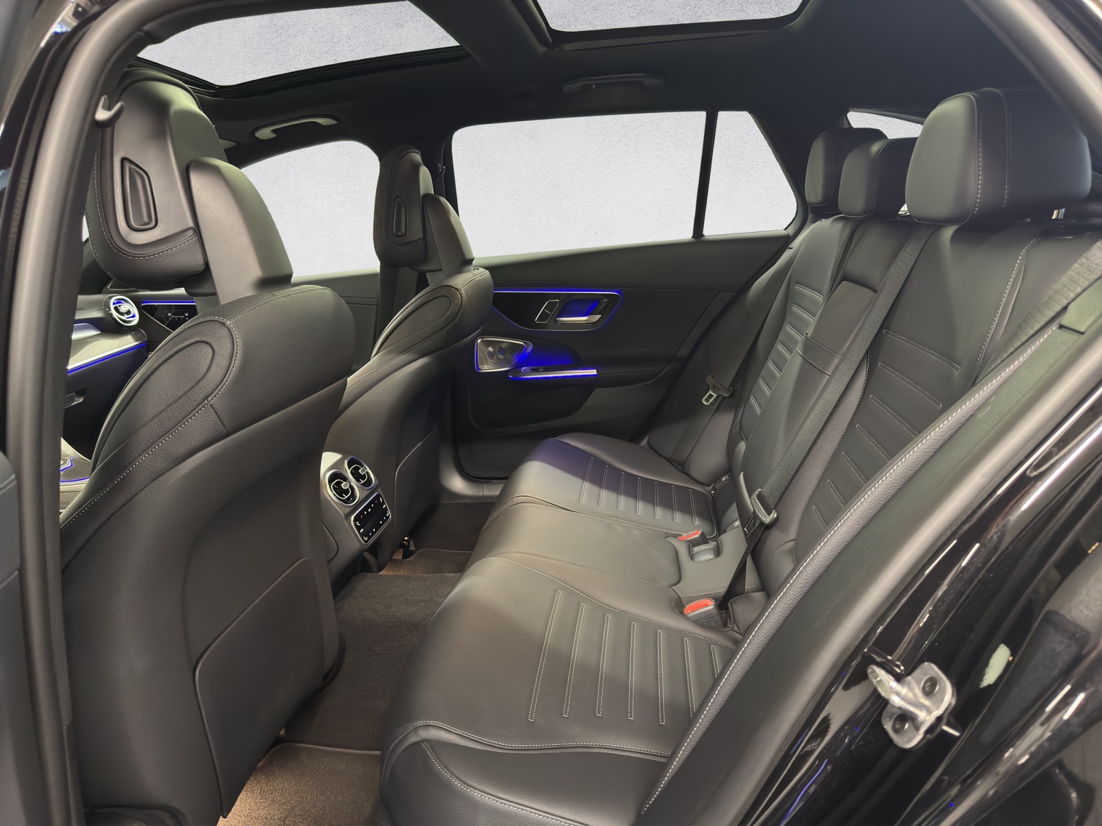 MERCEDES-BENZ C 300 de AMG Line 4Matic T-Modell-image-13