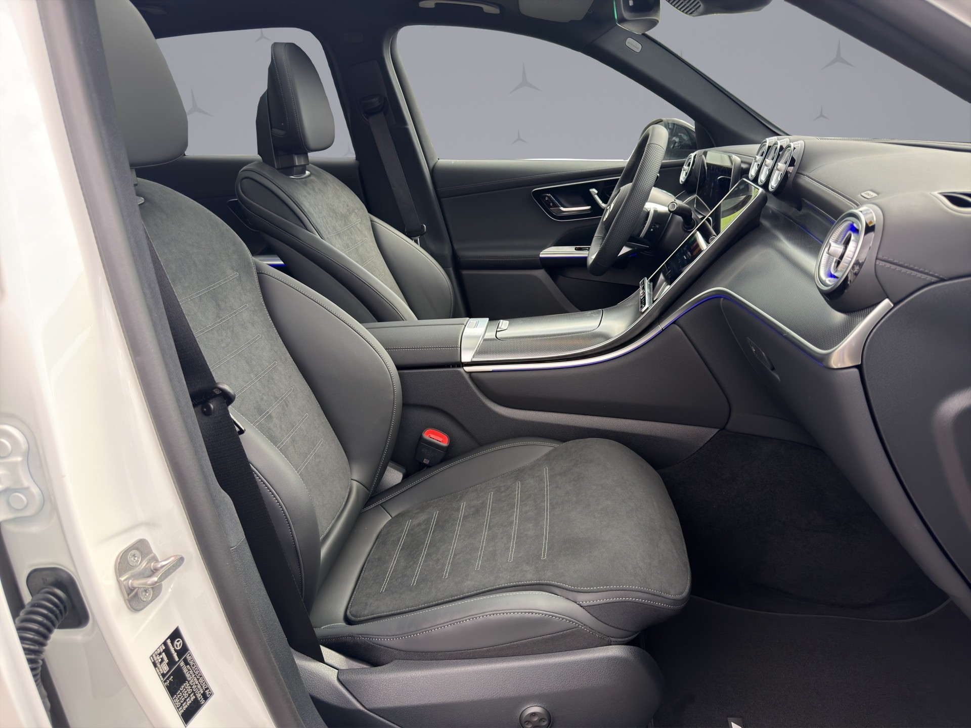 MERCEDES-BENZ GLC 220 d AMG Line 4matic-image-16