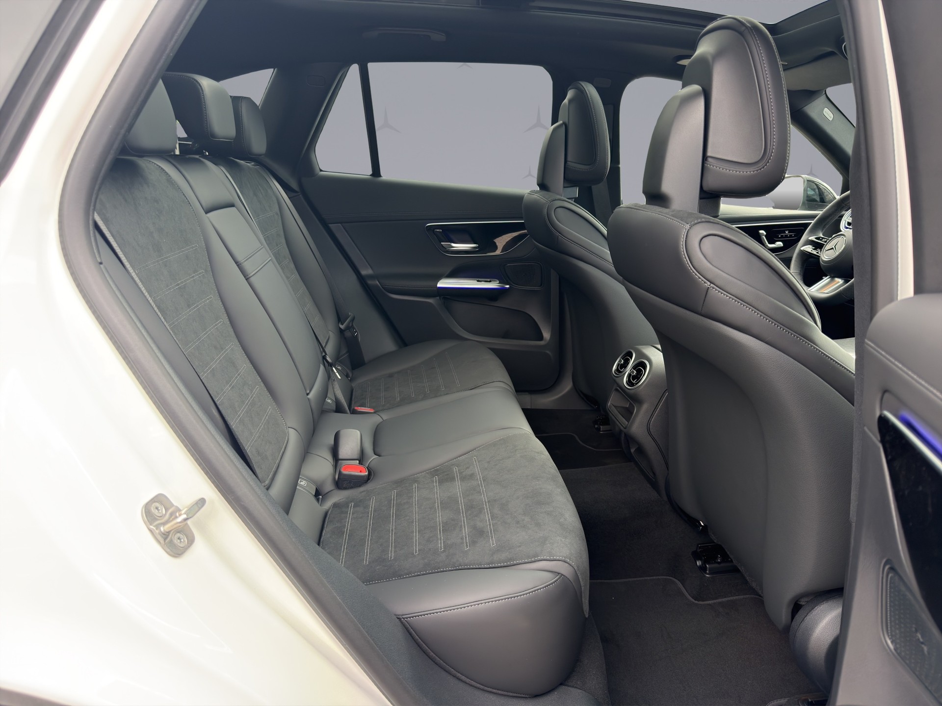 MERCEDES-BENZ GLC 220 d AMG Line 4matic-image-17