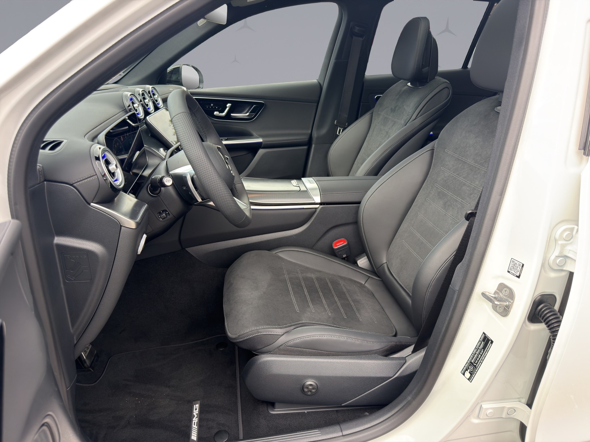 MERCEDES-BENZ GLC 220 d AMG Line 4matic-image-9