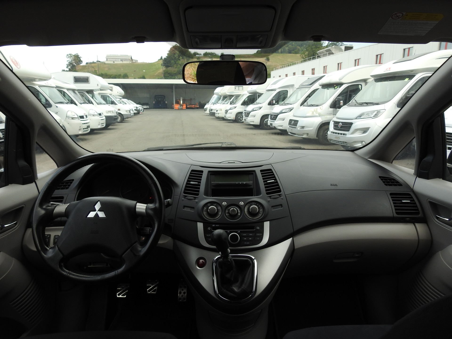 MITSUBISHI Grandis 2.0 16V DID Swiss Edition-image-16