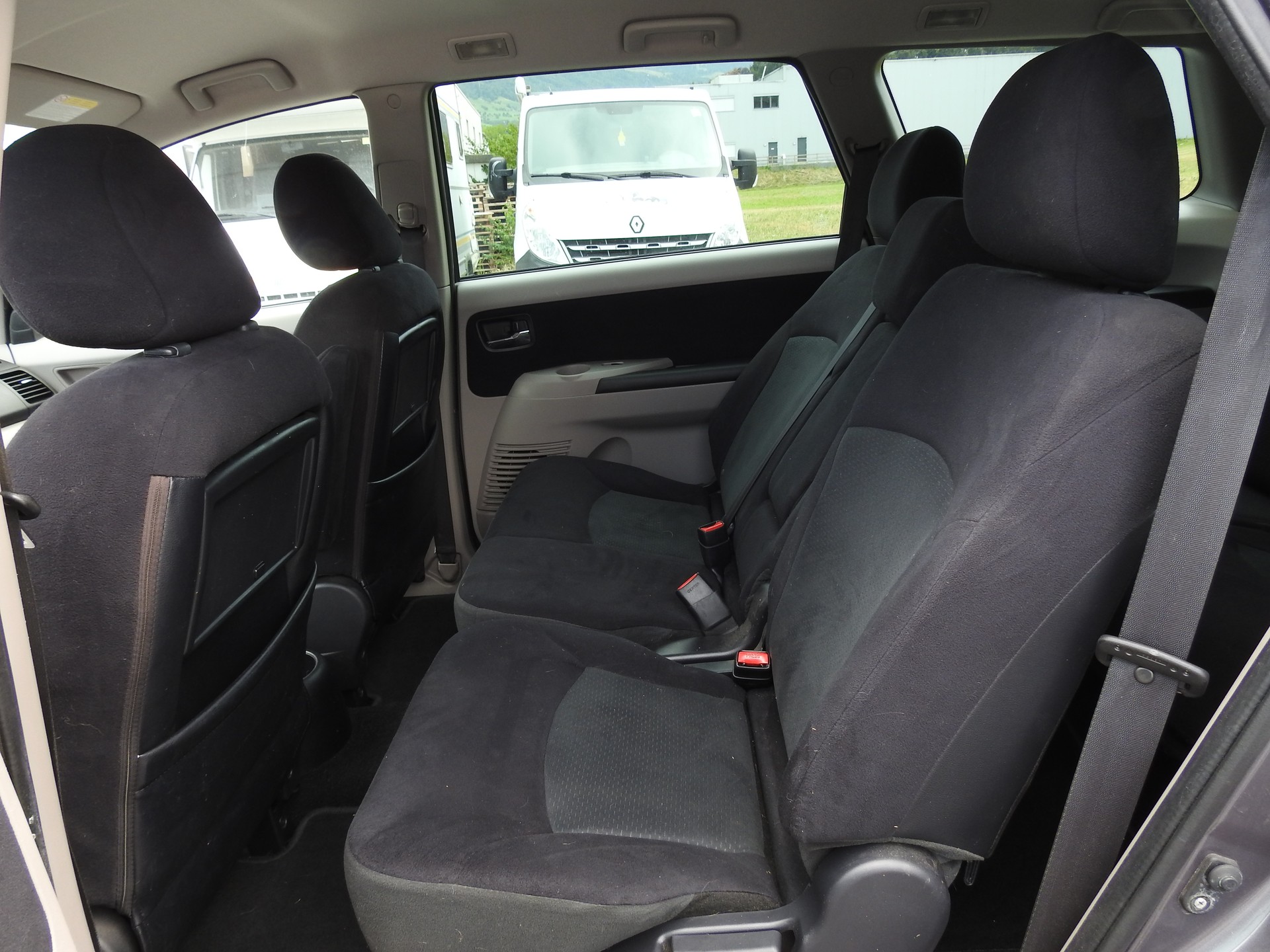 MITSUBISHI Grandis 2.0 16V DID Swiss Edition-image-13