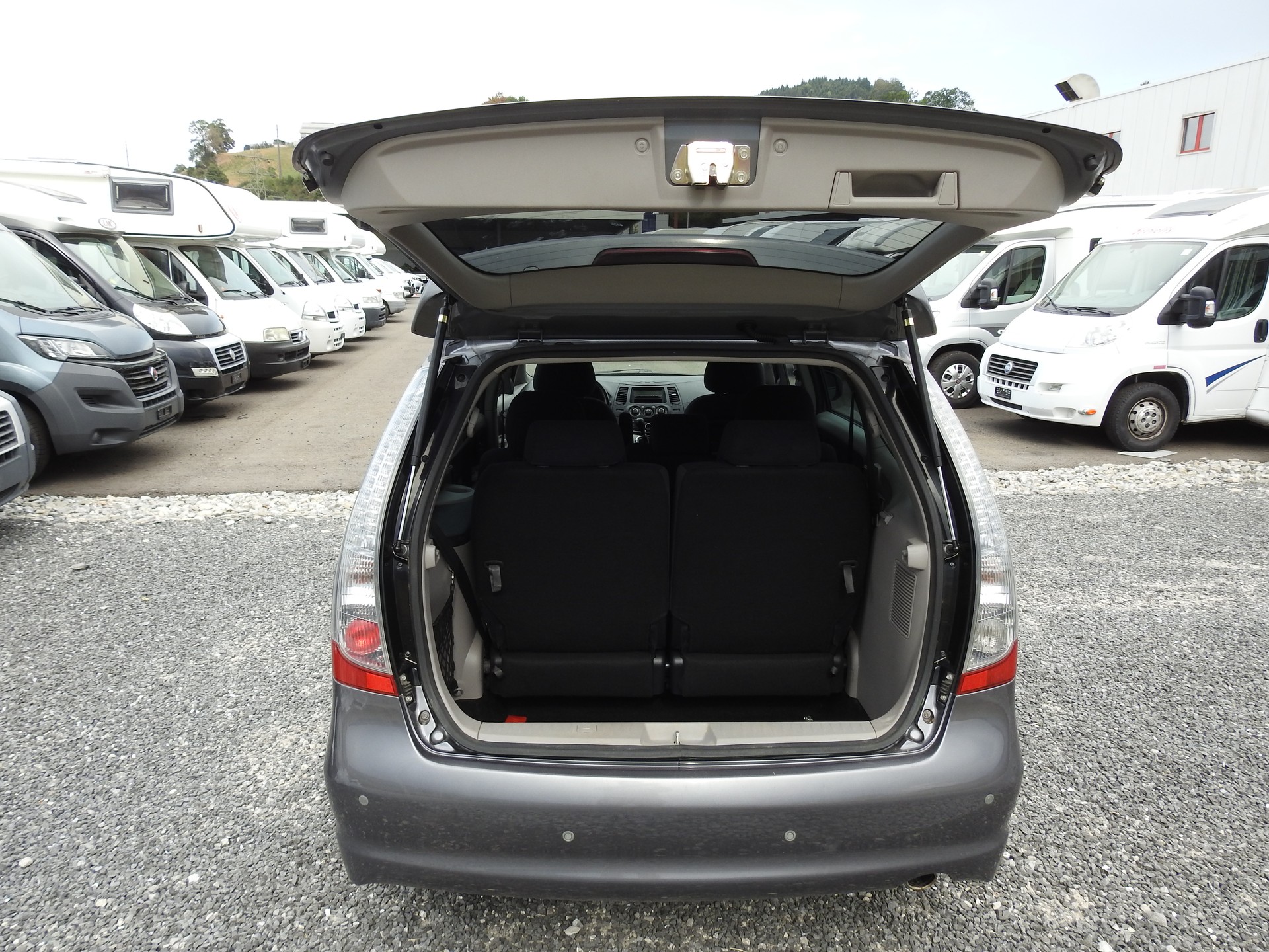 MITSUBISHI Grandis 2.0 16V DID Swiss Edition-image-9