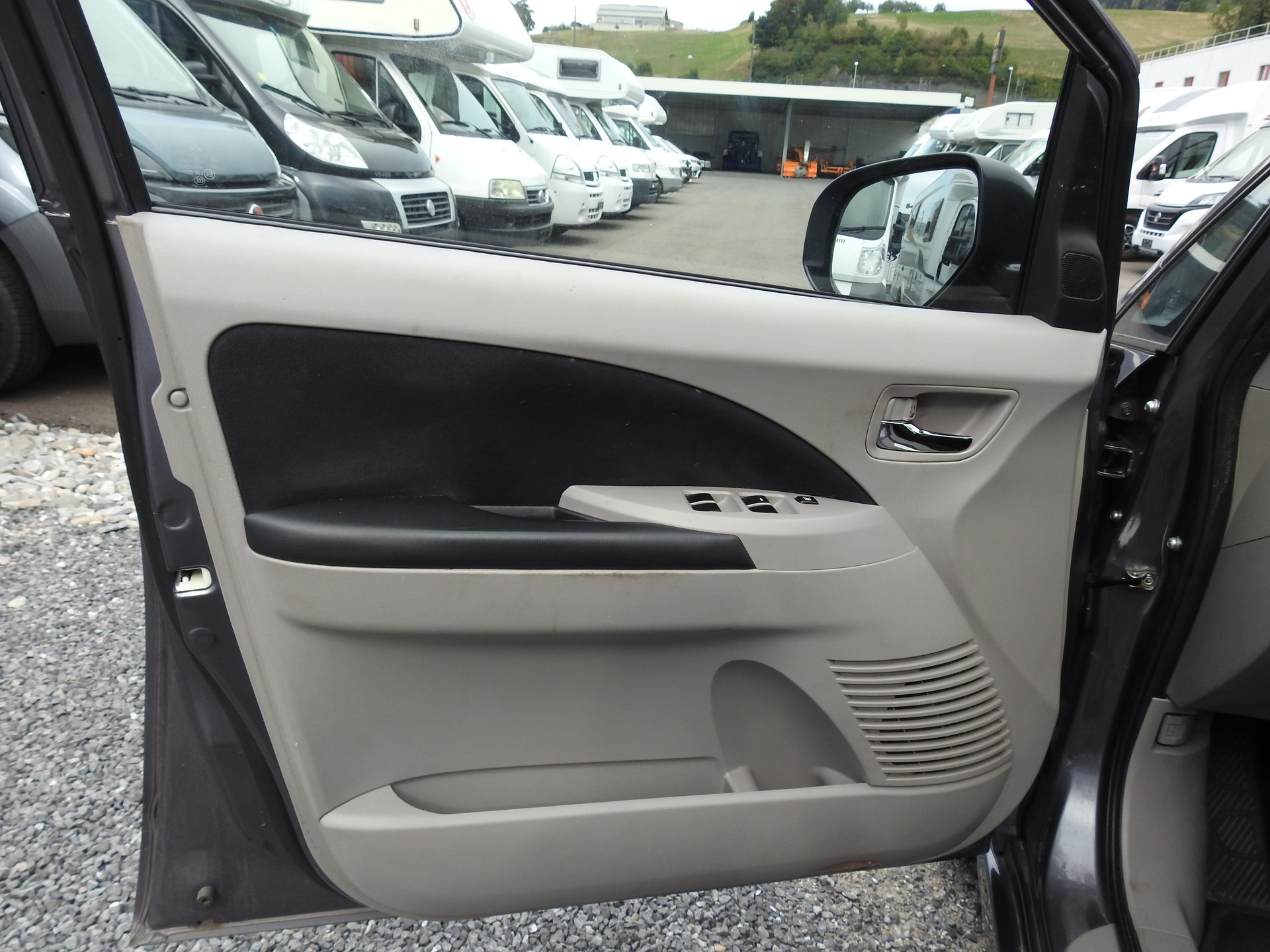 MITSUBISHI Grandis 2.0 16V DID Swiss Edition-image-10