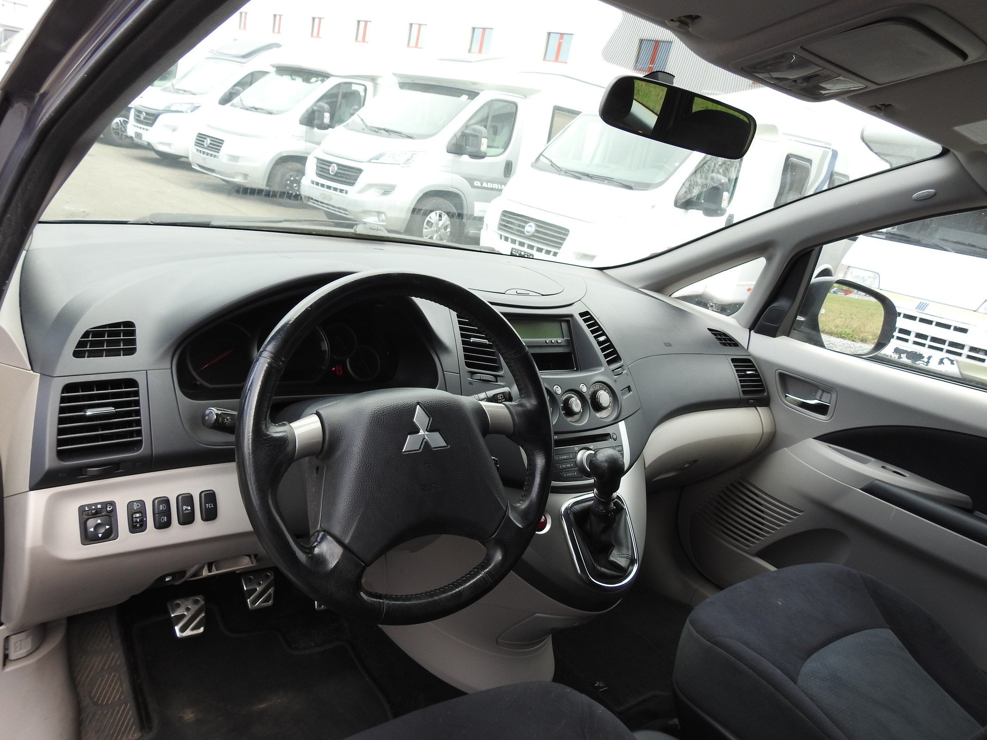 MITSUBISHI Grandis 2.0 16V DID Swiss Edition-image-11