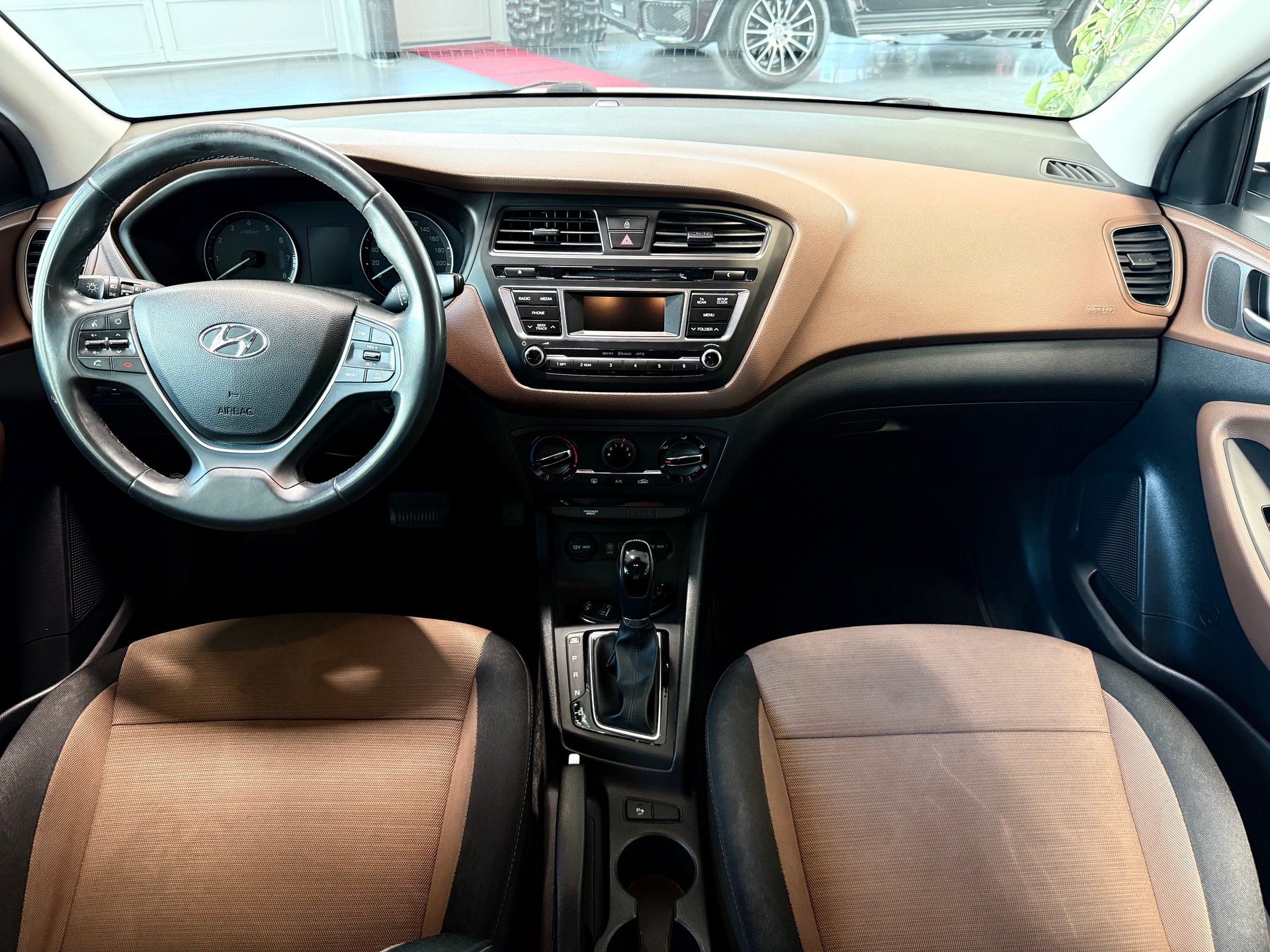 HYUNDAI i20 1.4 Vertex Automatic-image-11