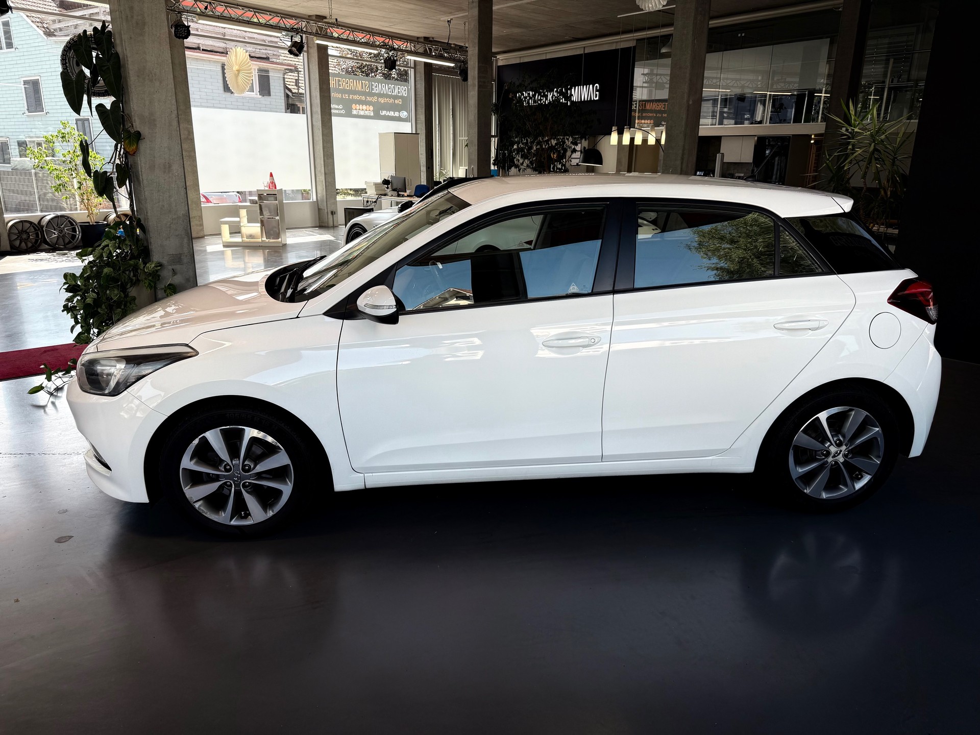 HYUNDAI i20 1.4 Vertex Automatic-image-3
