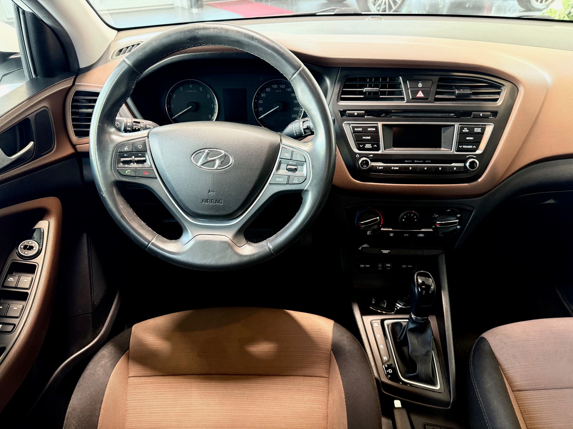 HYUNDAI i20 1.4 Vertex Automatic-image-10