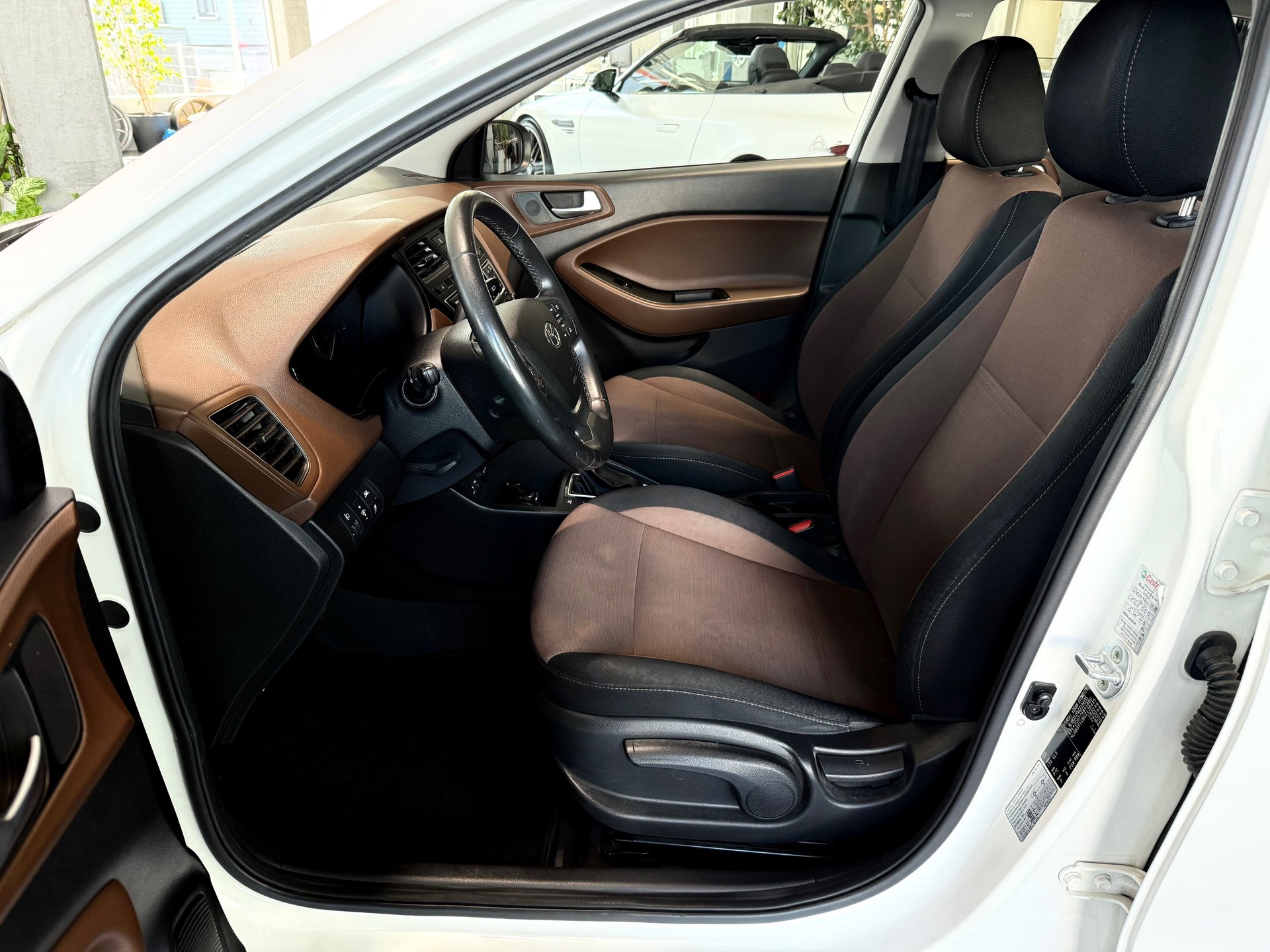 HYUNDAI i20 1.4 Vertex Automatic-image-7