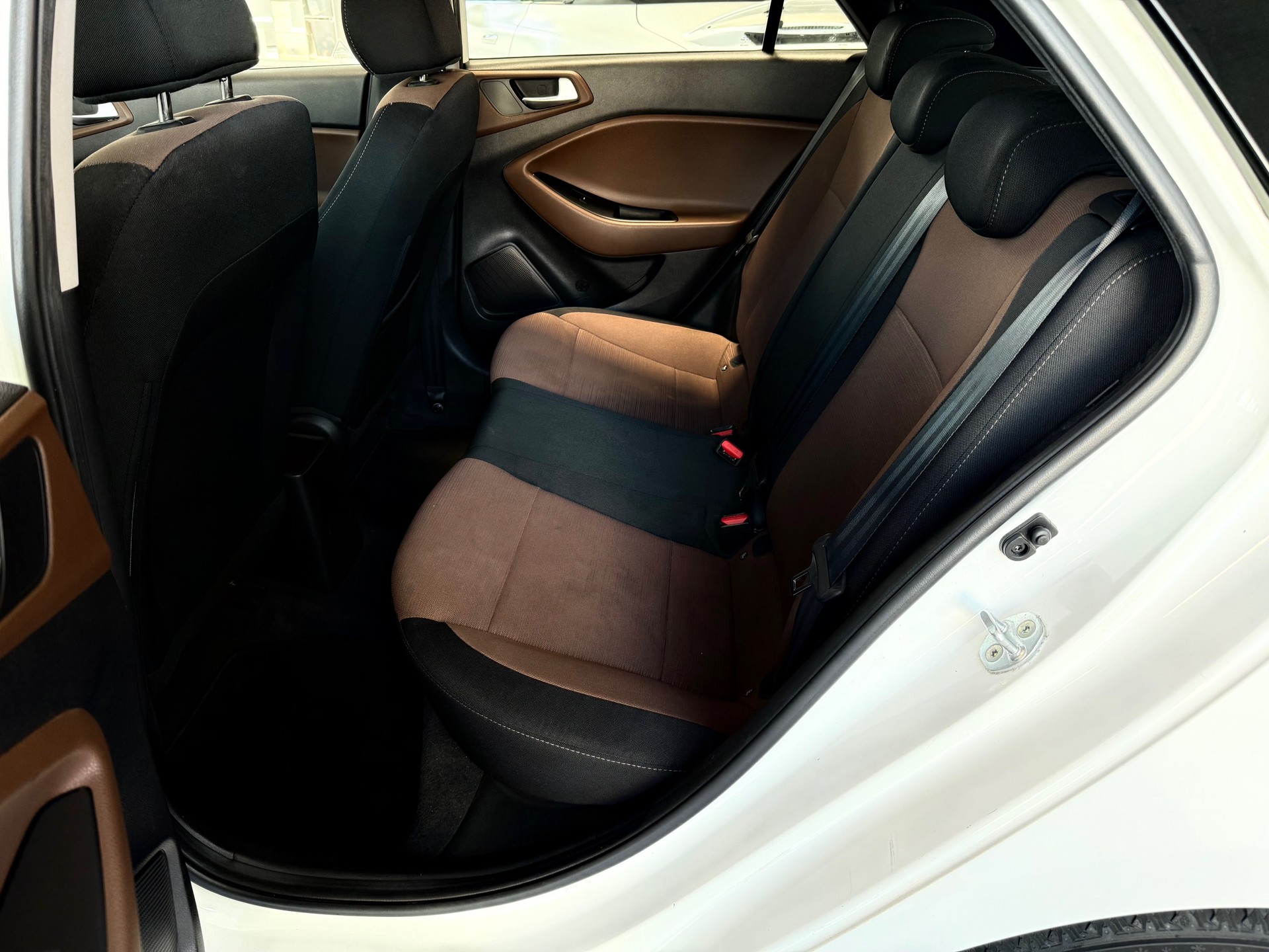 HYUNDAI i20 1.4 Vertex Automatic-image-9