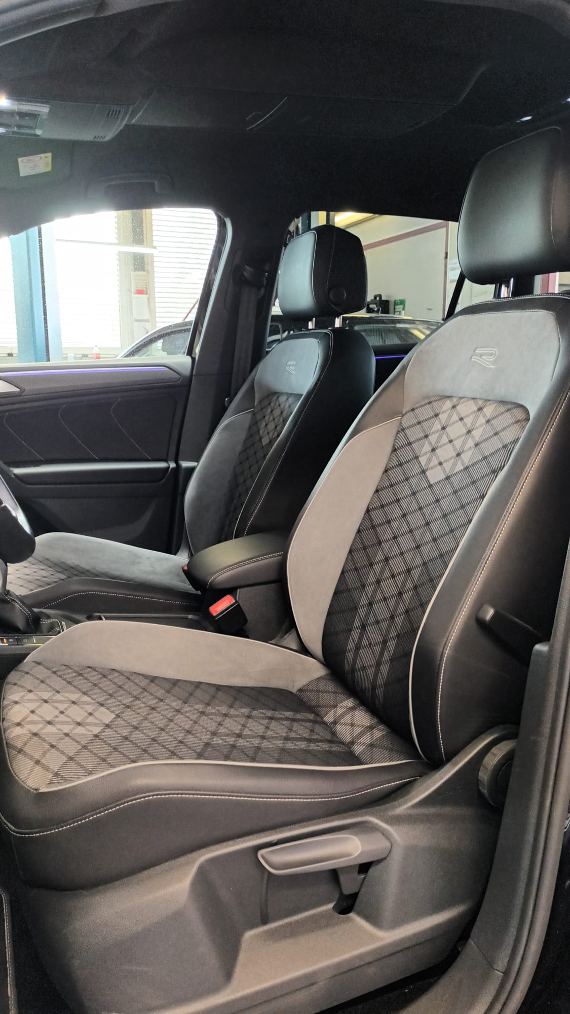 VW Tiguan 2.0TSI R-Line 4Motion DSG-image-13