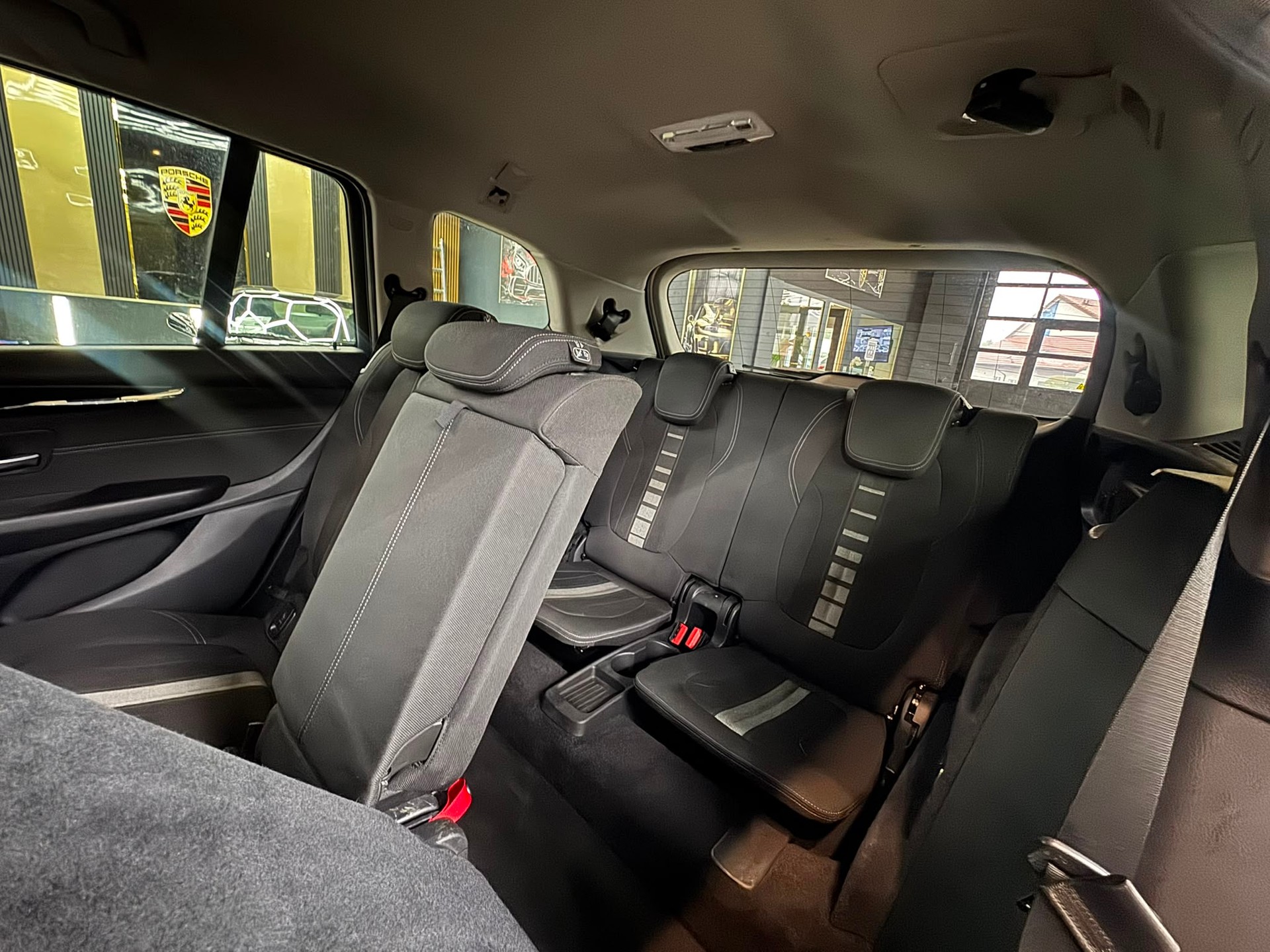 BMW 218d xDrive Gran Tourer Sport Line-image-16